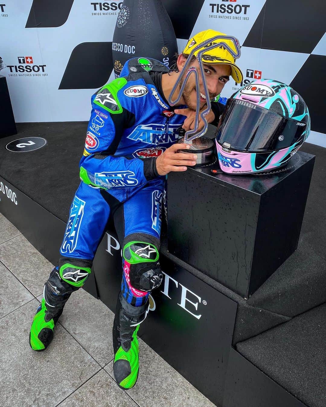 MotoGPさんのインスタグラム写真 - (MotoGPInstagram)「The Bestia wins on home soil 💪 and closes the gap on #Moto2 Championship leader @luca_marini_97 🔥 #EmiliaRomagnaGP 🏁 #MotoGP」9月20日 20時49分 - motogp