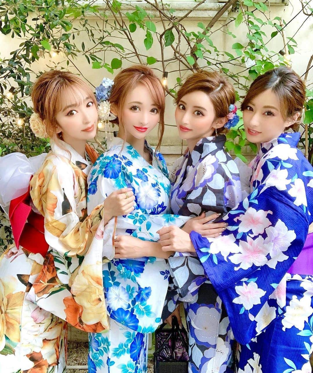 真優川咲さんのインスタグラム写真 - (真優川咲Instagram)「#👩‍👩‍👧‍👧#👘#💐#🍀#🎆 ✨ ꙳ #夏の終わりに みんなで #浴衣女子会 できて幸せだったな.. 🥰 今回は、4人とも #可愛すぎる【 @dress_sugar 様】の #浴衣 を着ました 🧡💙🖤💜👘✨ ꙳ ちなみに 今回 #浴衣ヘア と#着付け をお願いしたのは 年始にも #レンタル着物 でお世話になった 【 @hanagoyomi_kimono 様👘】です✨ 素敵な #帯 結びと #アップヘア でとっても #可愛い後ろ姿 にして頂きました👏🏻💖 💙🤍💙🤍𝑇ℎ𝑎𝑛𝑘 𝑦𝑜𝑢 🤍💙🤍💙 #happy #Love #夏の終わり #着物 #浴衣帯  #後ろ姿美人  #振り向き美人 💋」9月20日 20時54分 - saki_411