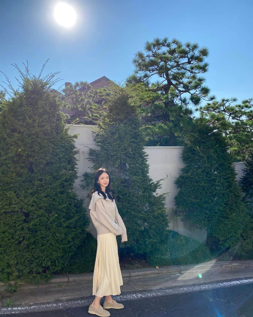 キム・ミニさんのインスタグラム写真 - (キム・ミニInstagram)「오트밀베이지 오늘 착용샷입니다 🌳 제가 말씀드렸죠? 정말이지 부드럽고 편안한 느낌 가득한 따뜻한 컬러감이라구요😍 🌳🌳🌳  #🏡」9月20日 20時50分 - mimiwor