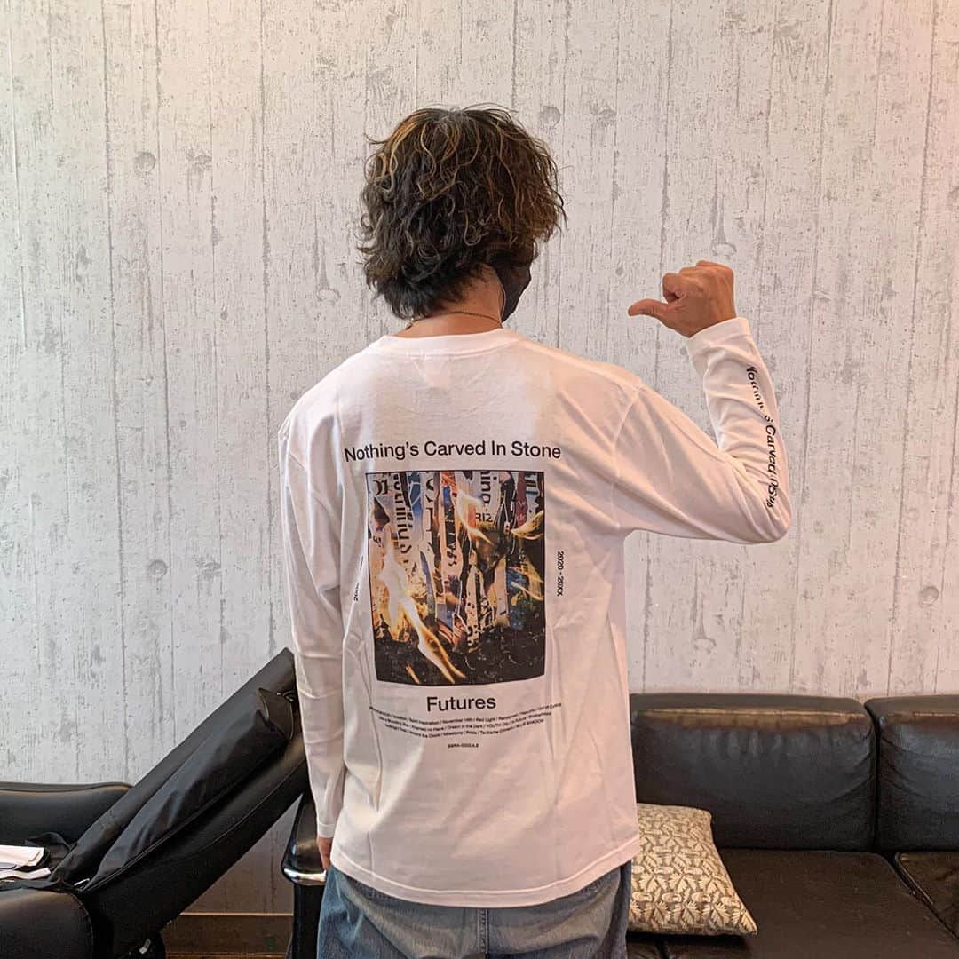 Nothing’s Carved In Stoneさんのインスタグラム写真 - (Nothing’s Carved In StoneInstagram)「【受注販売中】﻿ ﻿ オフィシャル通販サイトにて、Futures Tシャツを受注販売中です。﻿ ﻿ 受付期間は明日9月21日(月)23:59までとなります。﻿ ﻿ 同日時まで「Studio Live “Futures”」のアーカイブもご覧になれますので、併せてチェックしてみてください。﻿ ﻿ ・Futures モノクロTシャツ﻿ カラー：ブラック / ホワイト﻿ SIZE：S / M / L / XL / XXL﻿ 各種：3,000円(税込)﻿ ﻿ ・Futures カラーTシャツ﻿ カラー：ブラック / ホワイト﻿ SIZE：S / M / L / XL / XXL（大喜多 L着用）﻿ 各種：3,500円(税込)﻿ ﻿ ・Futures モノクロ ロングTシャツ﻿ カラー：ブラック / ホワイト﻿ SIZE：S / M / L / XL / XXL﻿ 各種：4,000円(税込)﻿ ﻿ ・Futures カラーロングTシャツ﻿ カラー：ブラック / ホワイト﻿ SIZE：S / M / L / XL / XXL（日向 XXL着用）﻿ 各種：4,500円(税込)﻿ ﻿ 詳細はオフィシャルサイトをご覧ください。﻿ ﻿ #nothingscarvedinstone #ナッシングス #ncis #silversunrecords #Futures」9月20日 21時03分 - nothingscarvedinstone