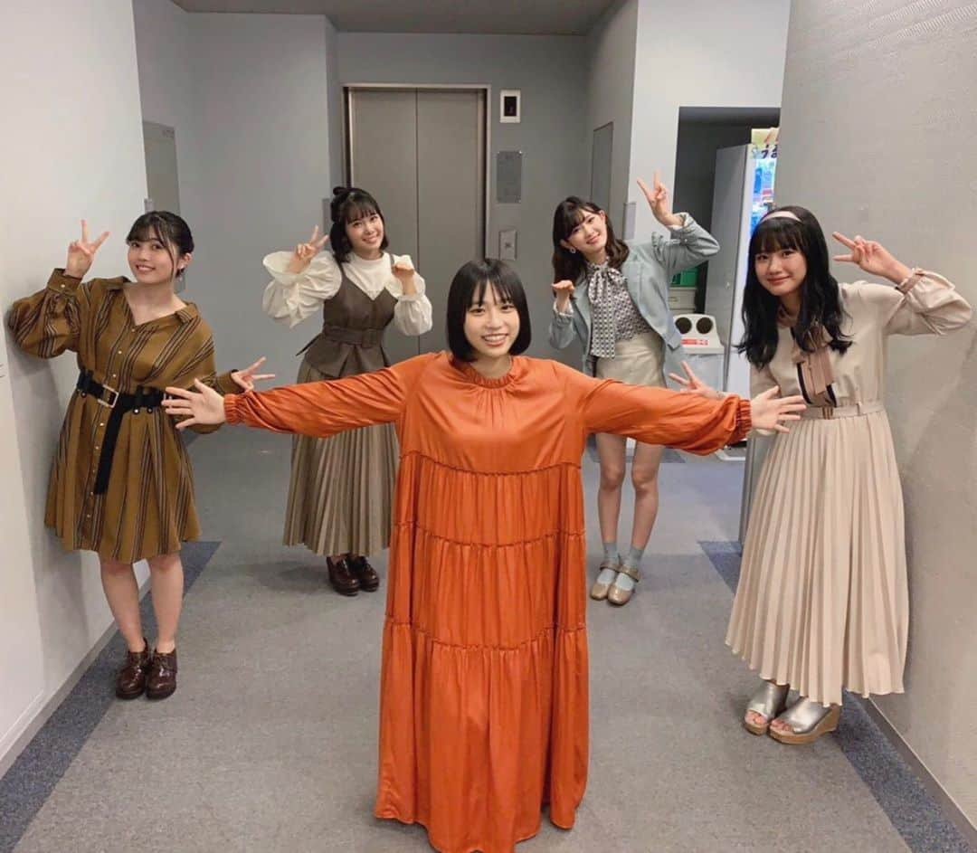 川村文乃さんのインスタグラム写真 - (川村文乃Instagram)「Hello!Project 2020  〜The Ballad〜 スタートしました🍂  研修生同期のみんなと🤍  #helloproject #morningmusume20 #横山玲奈 #ANGERME#アンジュルム #川村文乃#橋迫鈴 #BEYOOOOONDS #山﨑夢羽#西田汐里 #りんちゃん神々しい #みんな集まれて嬉しい」9月20日 21時00分 - ayano_kawamura.official