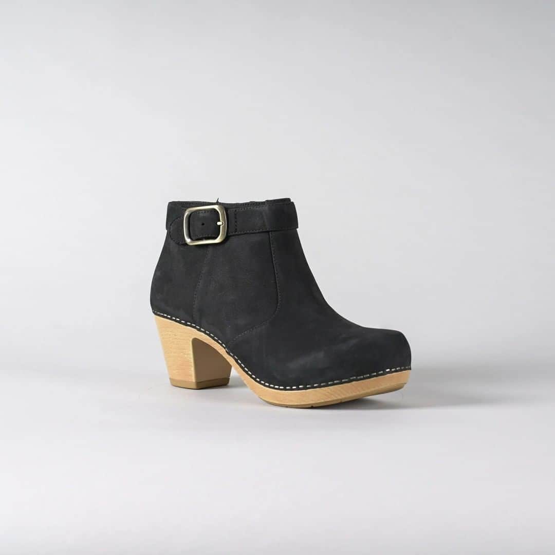ダンスコのインスタグラム：「Goodbye summer, hello bootie season!」