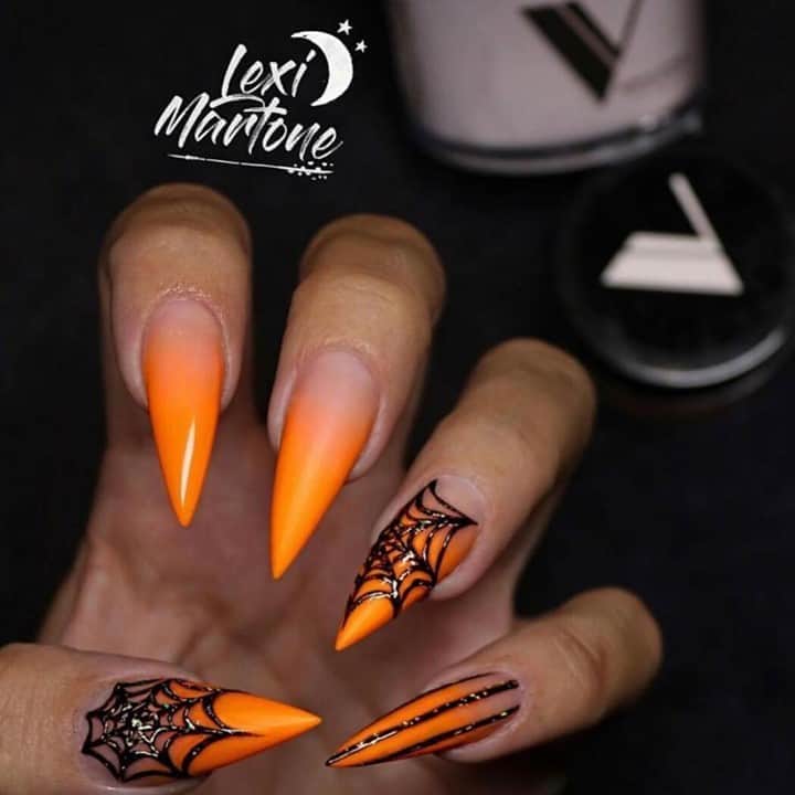 HGTVさんのインスタグラム写真 - (HGTVInstagram)「Bring a little Halloween spirit wherever you go with the boo-tiful nail designs of @leximartone. 💅 Creep it real with these 11 designs from @tlc's 'Unpolished', all at the link in our profile! 🔝 🎃⁠ ⁠ #HowToHalloween #halloween #leximartone #tlcunpolished #unpolished #tlc #nailart #DIYnailart⁠ #spookyszn⁠」9月20日 21時01分 - hgtv