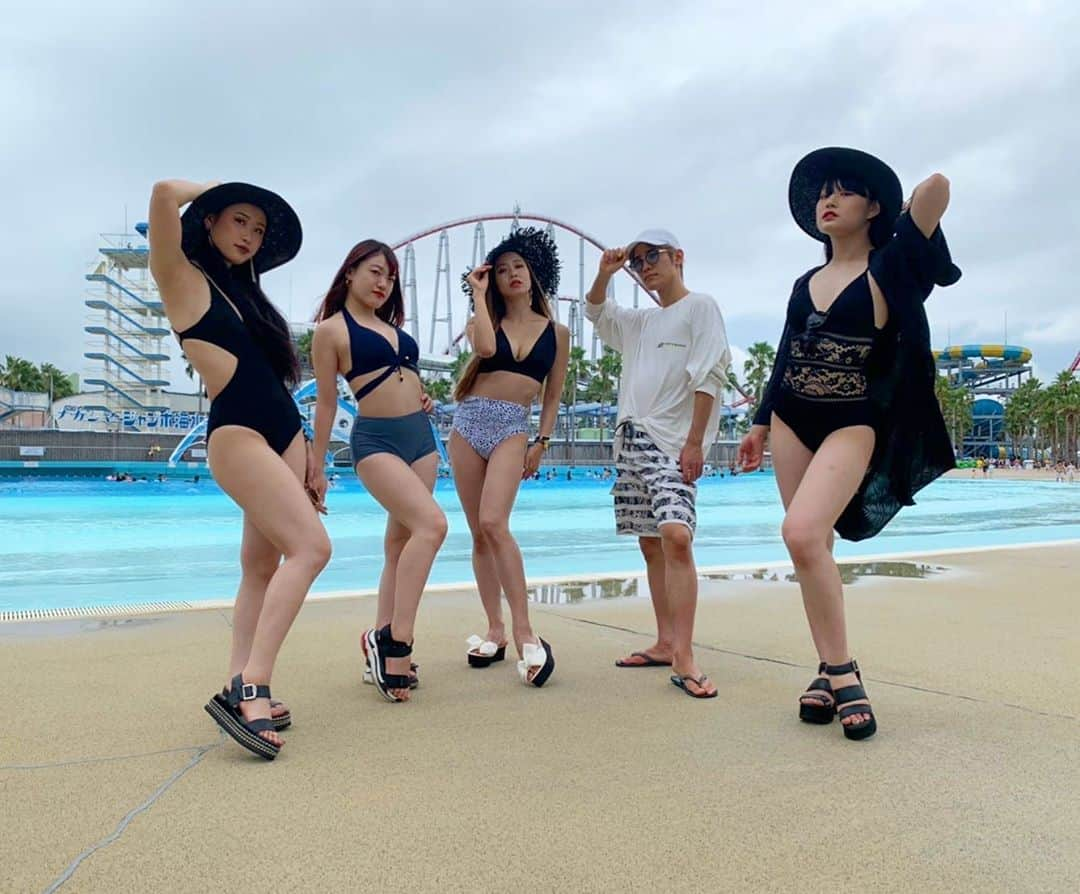 Hinanoさんのインスタグラム写真 - (HinanoInstagram)「・ ・ 20.09.01 HIKARI family🦋🐠🐬🐳💎 ・ #pool #poolside #nagashima #nagoyajapan #japanese #japanesegirl #dancer #voguer  #HIKARIfamily #familytime #familyphoto」9月20日 21時08分 - no7_k