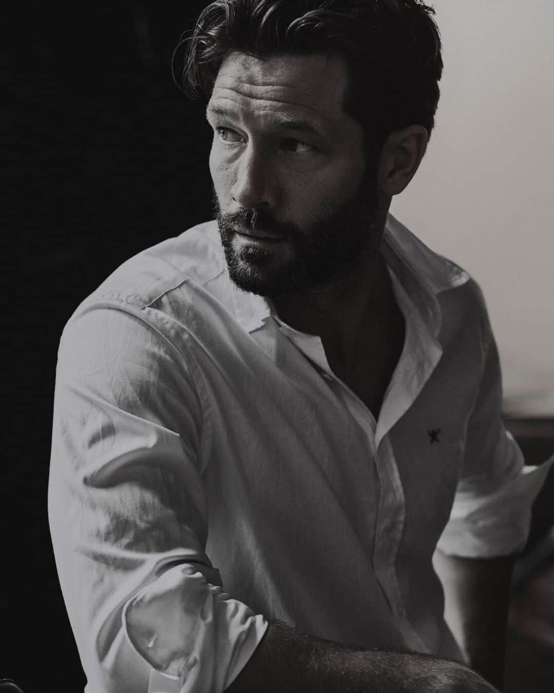 ハケットのインスタグラム：「Our best in class shirts make for the perfect pieces to complete your everyday outfits, everytime. Explore our shirts at the link in our bio. #STAYHackett」