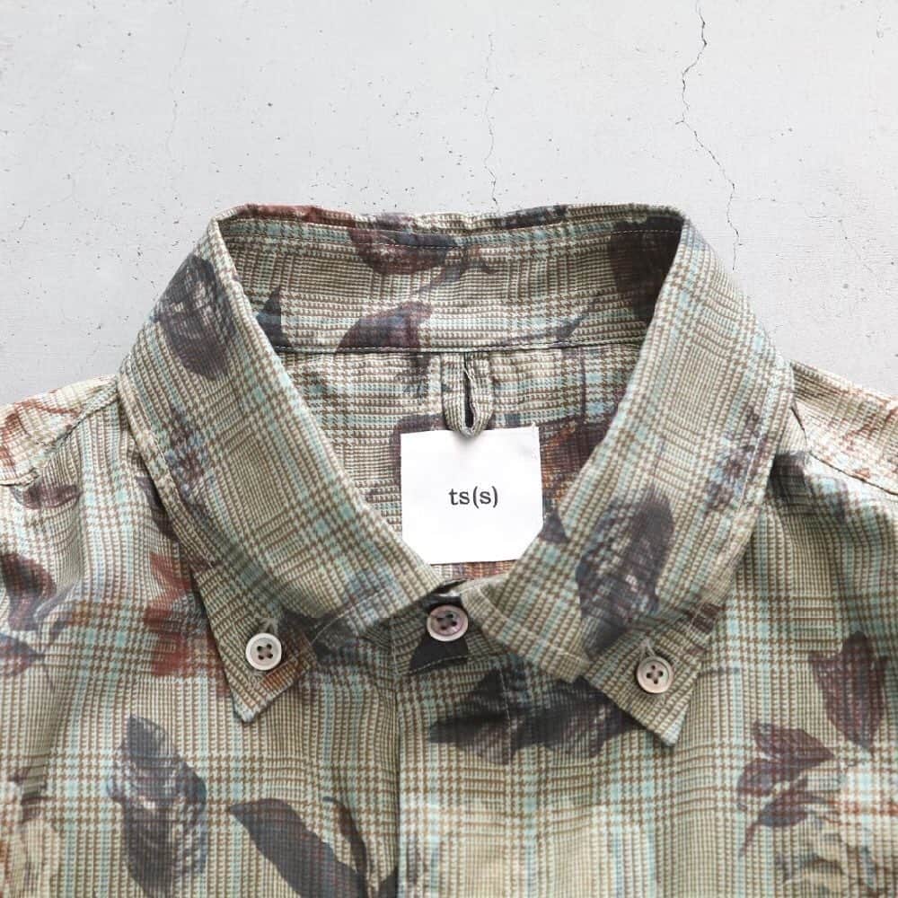 のインスタグラム：「_ ［再入荷］ ts(s) / ティーエスエス "B.D. Shirt - Flower On Glen Plaid Print Stretch Cotton Cloth" ¥25,300- _ 〈online store / @digital_mountain〉 https://www.digital-mountain.net/shopdetail/000000012105/ _ 【オンラインストア#DigitalMountain へのご注文】 *24時間受付 *15時までのご注文で即日発送 *1万円以上ご購入で送料無料 tel：084-973-8204 _ We can send your order overseas. Accepted payment method is by PayPal or credit card only. (AMEX is not accepted)  Ordering procedure details can be found here. >>http://www.digital-mountain.net/html/page56.html  _ #ts_s #ティーエスエス _ 本店：#WonderMountain  blog>> http://wm.digital-mountain.info/ _ 〒720-0044  広島県福山市笠岡町4-18  JR 「#福山駅」より徒歩10分 #ワンダーマウンテン #japan #hiroshima #福山 #福山市 #尾道 #倉敷 #鞆の浦 近く _ 系列店：@hacbywondermountain _」