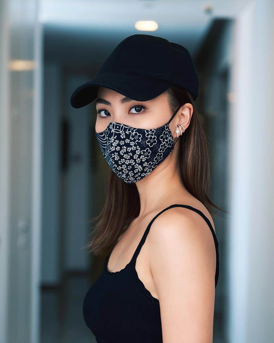 ソニアのインスタグラム：「Here are the first 3 designs of the mask capsule collection!💥 I handpicked these materials and got my family involved in designing something flattering for our faces!  My aunties (who are amazing at sewing and knitting) have also roped in some older folk who are out of jobs at the moment to give them something fun to do. I hope you like these (and see if you get the puns! 🤣)   1) Once & Floral 🌸 2) Comet Me Bro ✨ 2) Resting Beach Face🌊  At $25, All designs come in two sizes - small and regular. I’m wearing small! They are 3 ply cotton with a sewn in nose bridge strip, and comes with complimentary strap stoppers and 5 filters! The masks are reusable of course 🥳 Swipe all the way for the sizing reference!   If you are interested to preorder click the link in my bio for the order form, or drop me a DM with your  Name: Contact number: Design: Size:  Quantity: Delivery address:   I’ll get back to you in 1-2 working days! Payment will be done via paynow or just an online transfer!   A percentage of the proceeds will go to a chosen charity of the month that will be shared in this space. Don’t hesitate to ask me anything regarding these masks! Lotsa love 💚」