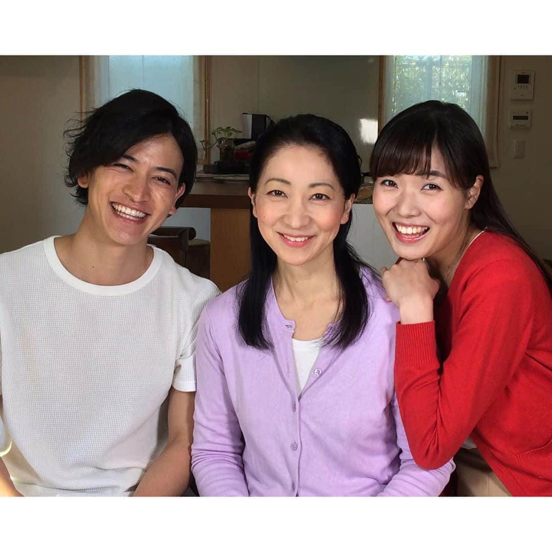 のインスタグラム：「母親役/娘役/兄役 #母親 #長男 #長女 #兄 #妹 #家族写真 #撮影 #動画 #笑顔 #actor #mother #brother #sister #family #familyphoto  #movie #photography #sunday #holiday #photo #smile」