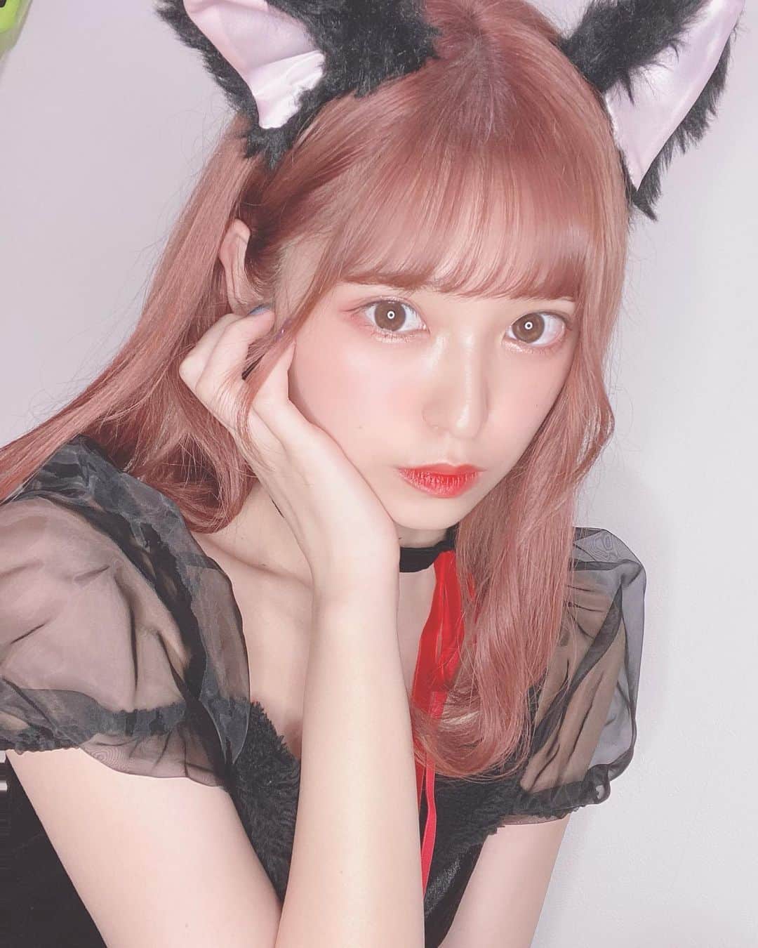 渋谷佳子さんのインスタグラム写真 - (渋谷佳子Instagram)「2020.09.20 ＊ 今日起きたら 猫になってた、、、(黙)🐱 ＊ ＊ #ボブ#ミディアム#ヘアアレンジ#コスプレ#コスプレイヤー#猫#猫コスプレ#ハロウィン#ハロウィンコスプレ#飼い主募集中#ハイトーン#ピンクブラウン#ピンクメイク#美男美女と繋がりたい#自撮り#cosplay#cosplayer#cat#happyhalloween#helloween#japan#makeup#model#idol#hair#hairstyle#fashion#ootd#selfie#instagood」9月20日 21時35分 - nuuuun___01