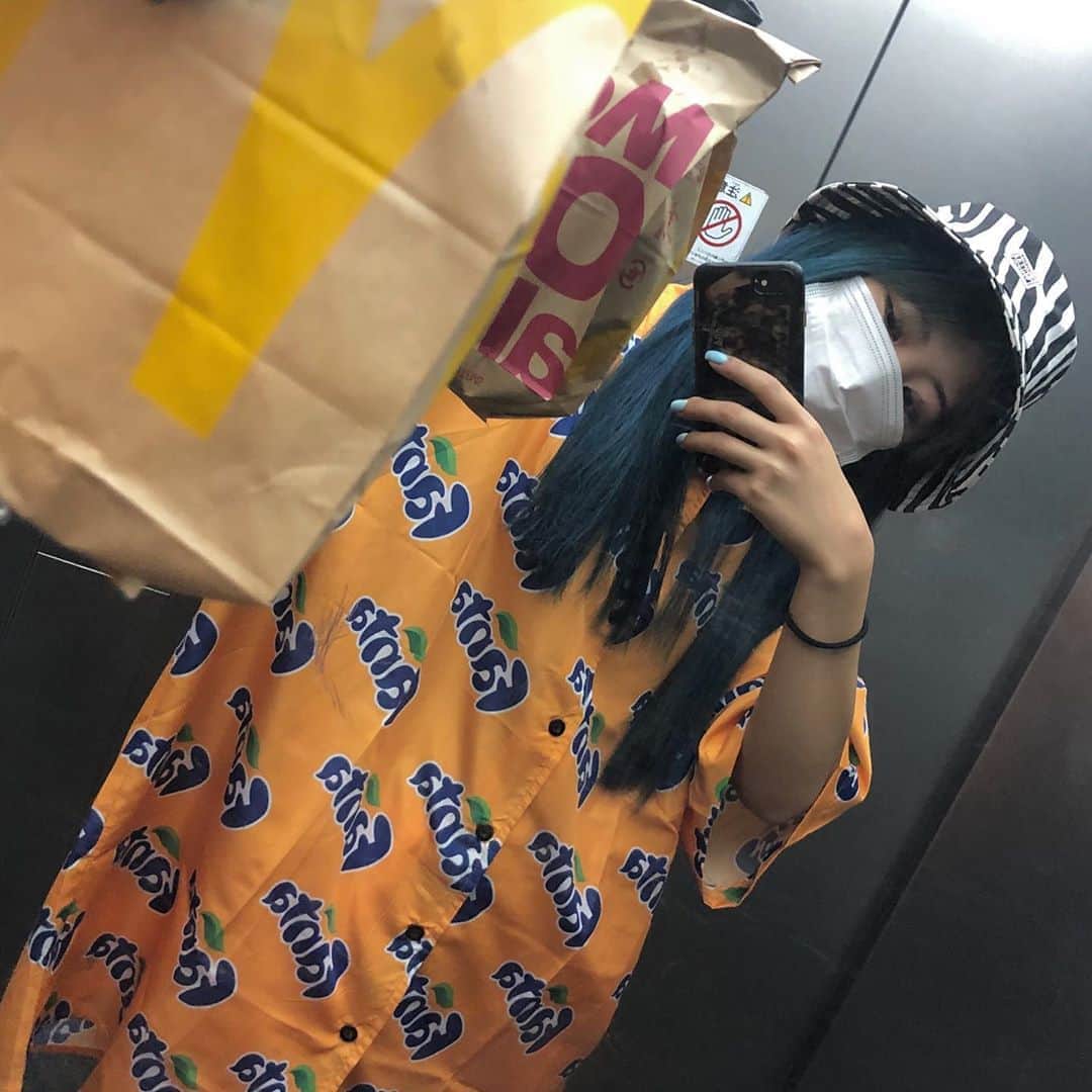 EON（梶野恵園）のインスタグラム：「﻿ ﻿ 月見バーガー食べたから﻿ 秋始めたと思ってる🍁」