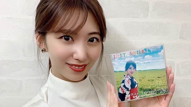 クルーズグループ【公式】のインスタグラム：「🔹山岸逢花🔹 デビュー3周年記念❗️❗️グッズ第3弾💁‍♀️ ・ ・ 遂に😆遂に😆😆 あの❗️DVD-ROM❗️❗️ 『JUST SMILE！』も 販売開始😃💕 ・ ・ 完全CruseGroupオリジナル制作🙆‍♀️ このショップでしかGETできない、超お宝レア DVD-ROM💗 ・ ・ 秘蔵オフショット&オフムービー満載😃 完全撮り下ろしイメージムービーも収録☺️ 90分まるごとあいぱんの決定版‼️ ・ ・ 『JUST SMILE！』 ～～収録内容～～ ① Treasured Video Collection2020（49:58） ② 1'st写真集『花と逢』メイキング Special Edition（21:13） ③JUST SMILE！（14:17） 《定価》3,333円 （税込み・送料別） ・ ・ いつも山岸逢花を応援、ありがとうございます🤗 4年目のあいぱんもよろしくお願い致します💁‍♀️ ・ ・ @aikayamagishi  ・ ・ #コロナに負けるな #山岸逢花 #あいぱん #あいぱんず #PREMIUM #PREMIUM専属 #記念グッズ #クルーズグループ #crusegroup #AV女優 #セクシー女優  #좋아요환영 #소통환영 #오오티디 #팔로우미 #팔로우 #소통해요 #셀카 #셀피 #셀스타그램  #扎心了 #赞 #好吃 #粉我 #照片 #时装 #谢谢你总是关照我 #请多」