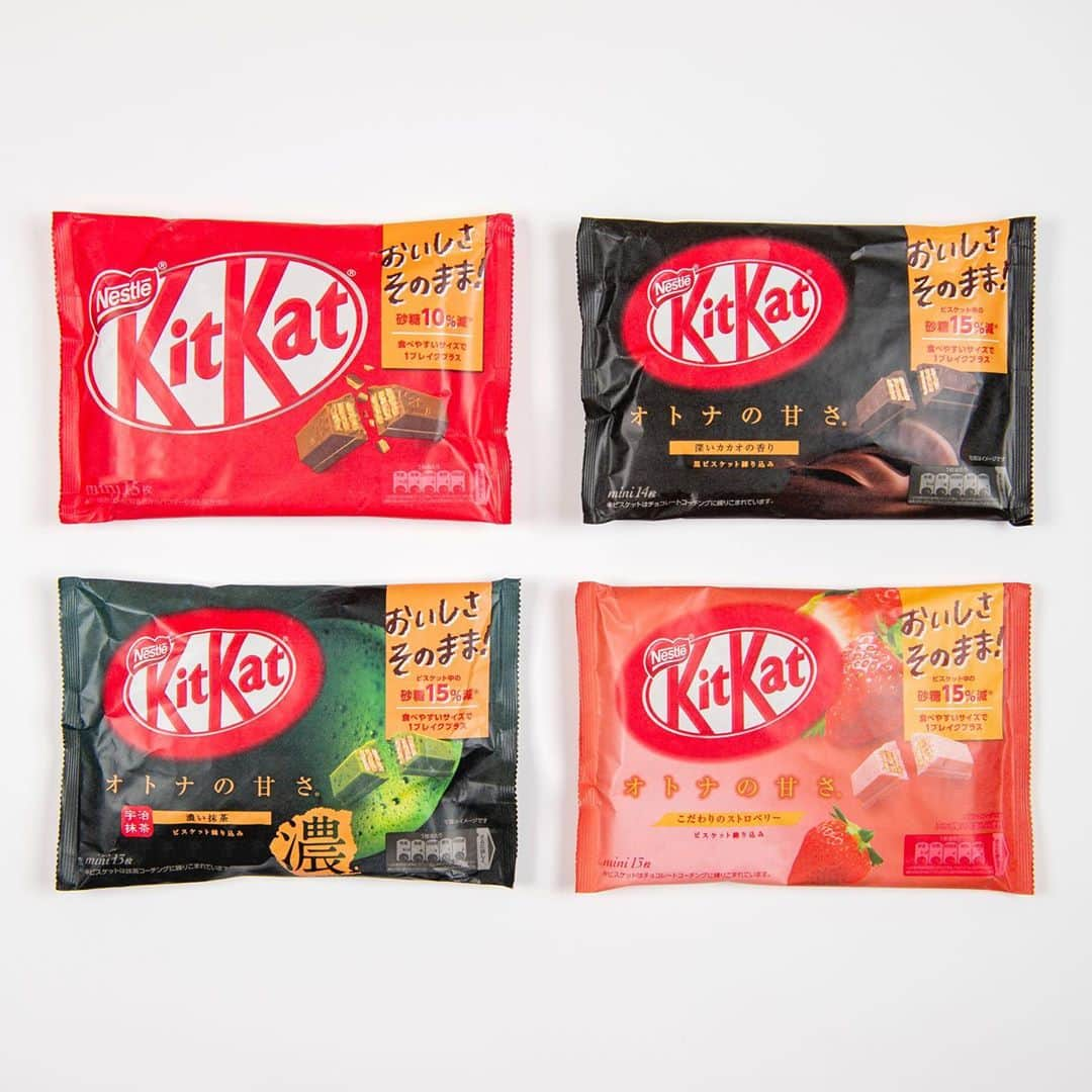 KITKAT Chocolatoryさんのインスタグラム写真 - (KITKAT ChocolatoryInstagram)「“キットカット“は、もっとブレイクしたくなる“キットカット“に生まれ変わります！﻿ ﻿ 未来のためを考えて紙パッケージでの登場はもちろんのこと、「キットカット ミニ オトナの甘さ」定番シリーズは、おいしさそのままにビスケット中の砂糖15%減になりました🍫💕﻿ ﻿ ※ビスケットは「チョコレートコーチング」「抹茶コーチング」に練りこまれています。　﻿ ﻿ “キットカット“と一緒に毎日のブレイクをもっと気軽に楽しんで下さい！﻿ ﻿ #キットカット #新製品 #KitKat #HaveamorebreakHaveabetterKitKat #newKitKat﻿ ﻿ ※「キットカット ミニ オトナの甘さ」定番シリーズ﻿ 「オトナの甘さ」「オトナの甘さ 抹茶」「オトナの甘さ 濃い抹茶」「オトナの甘さ ストロベリー」「オトナの甘さ ほうじ茶」」9月20日 12時58分 - kitkat_japan_official