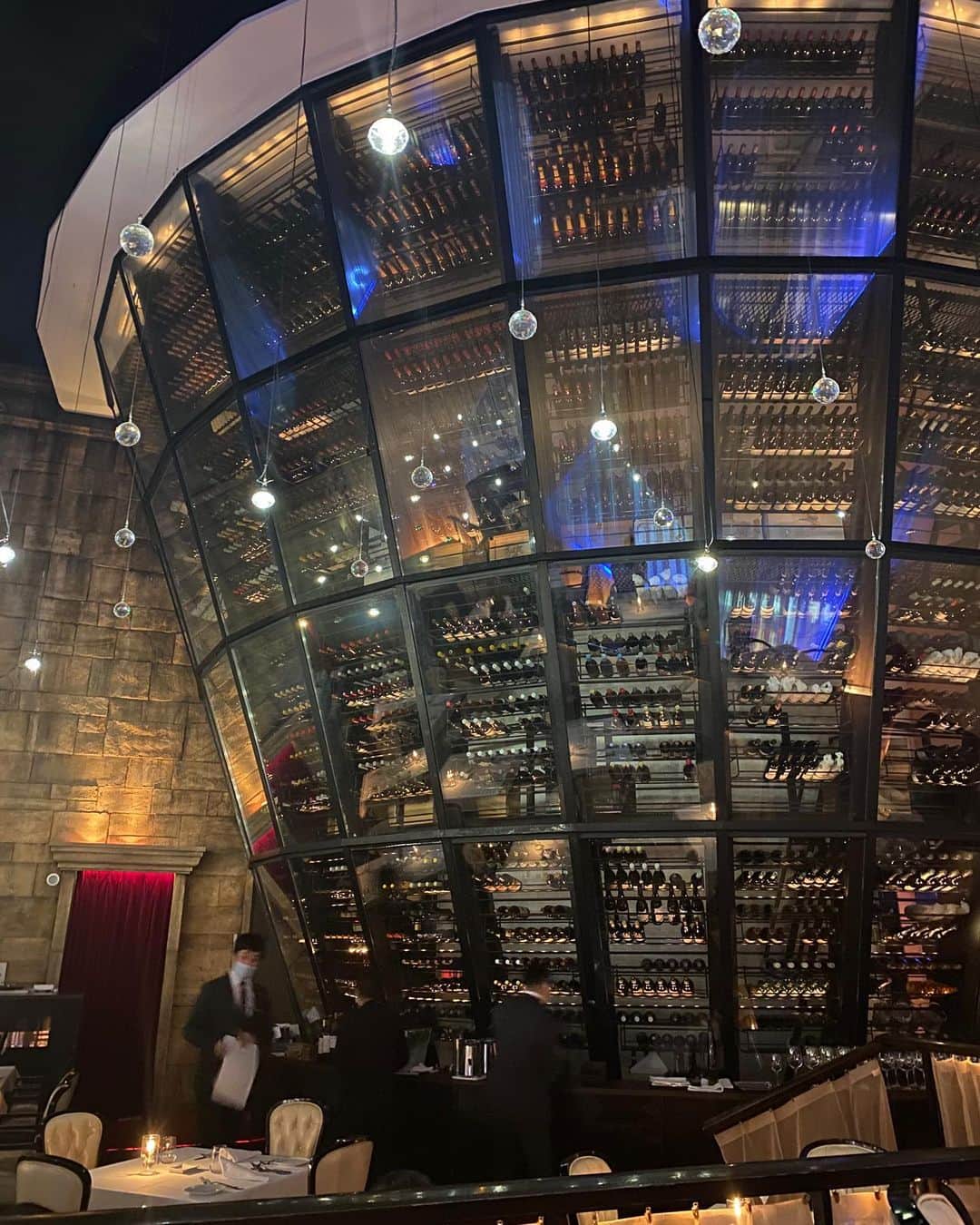 のインスタグラム：「. 素敵な空間やった😇💖 . 東京に染まる の巻 . . #restaurantdazzle #dinner #ginza #dazzle」
