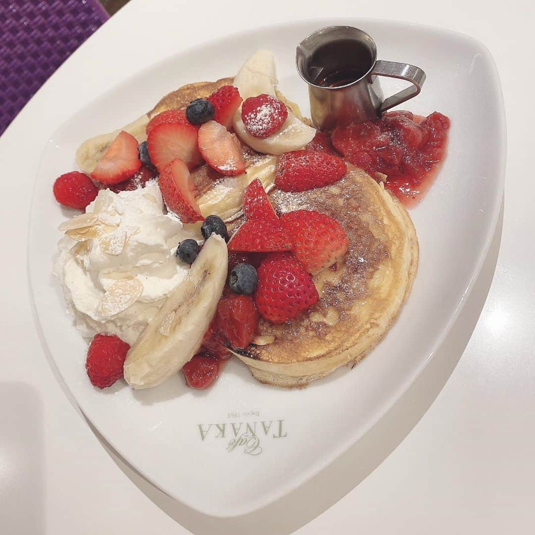 星野麻里愛さんのインスタグラム写真 - (星野麻里愛Instagram)「パンケーキはいちごしか勝たん🍓 #カフェタナカ#カフェ#cafetanaka #北区カフェ #ジャズドリーム長島 #バナナ#いちごスイーツ #カフェ巡り#名古屋カフェ#なごやめし  #稲沢カフェ#いちご#パンケーキ #いちごのパンケーキ#ぱんけーき#パンケーキ部」9月20日 13時06分 - maria.pink28