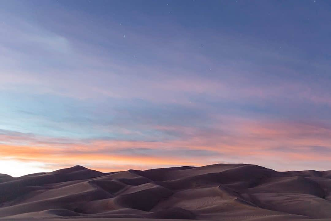 National Geographic Travelさんのインスタグラム写真 - (National Geographic TravelInstagram)「Photo by Matt Borowick @mborowick / If you happen to be traveling through southern Colorado and are looking for an adventure, I would highly recommend the Great Sand Dunes National Park and Preserve just outside of Hooper. Not only is it remarkable to see the dunes themselves, but they are actually the tallest sand dunes in North America, with the highest peak around 755 feet (230 meters) tall. Due to the extremely remote location of the park, an incredible amount of stars are visible even on a moonlit night.  Follow @mborowick for more pictures like this. #nature #greatsanddunes #adventure #tundra #colorado」9月20日 13時09分 - natgeotravel