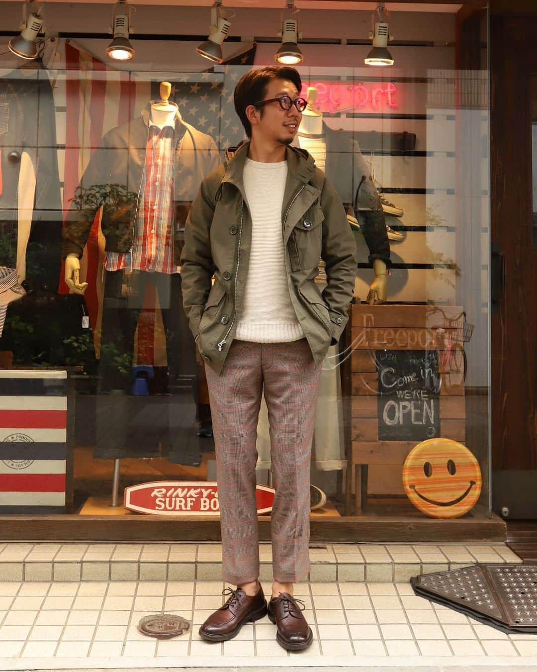 Freeport-ueno/上野さんのインスタグラム写真 - (Freeport-ueno/上野Instagram)「本日のSTYLE  BARNSTORMERのチェック柄のトラウザーは ミリタリーに合わせるとさらに面白い。  #parka#workersjapan #sweater#jamescharlotte #trouser#barnstormer #shoes#trickers #ivystyle#trad#surf #Freeportueno#tokyo#上野セレクトショップ」9月20日 13時13分 - freeportueno