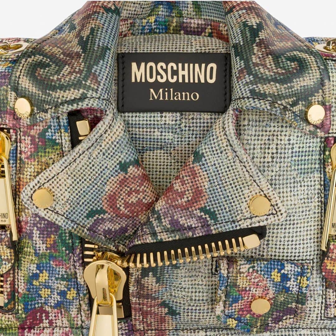Moschinoさんのインスタグラム写真 - (MoschinoInstagram)「Moschino anime cross stitch print biker bag on moschino.com and Moschino Stores #moschino @itsjeremyscott」9月20日 13時17分 - moschino