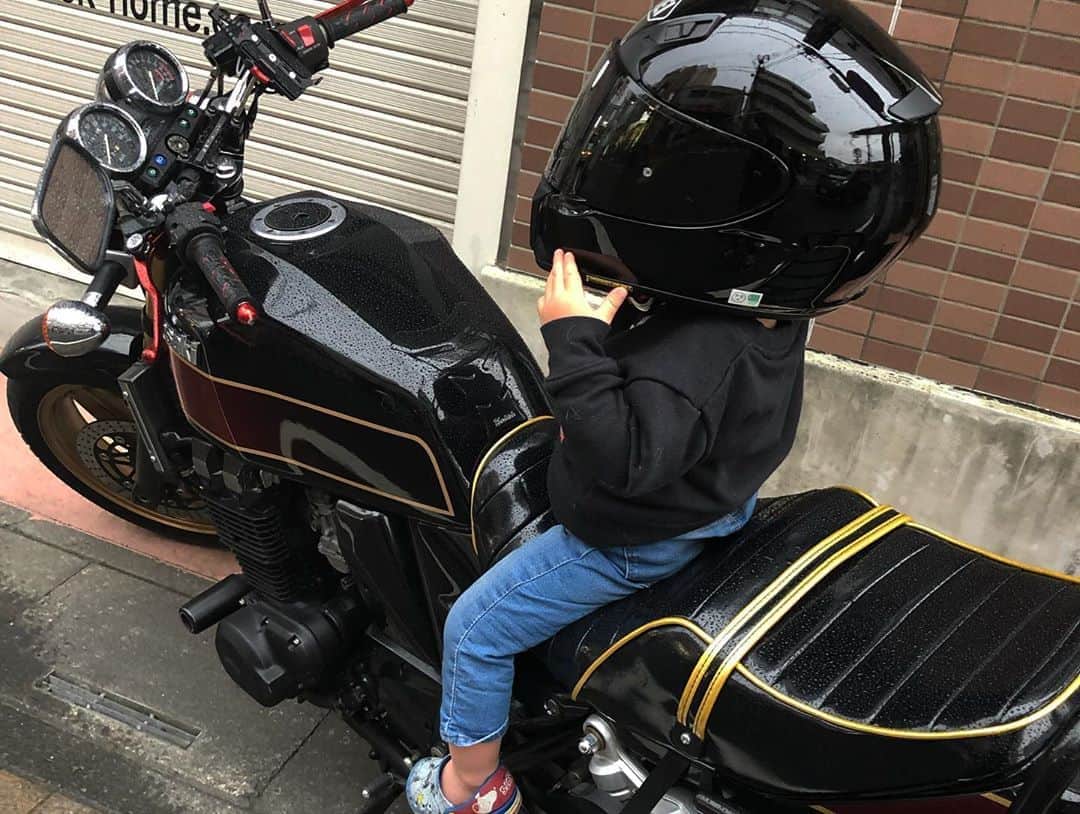 漆山葵さんのインスタグラム写真 - (漆山葵Instagram)「あみるもバイク乗るようになるのかな？😇 1枚目現在 2枚目2年前」9月20日 13時21分 - a3r21n32