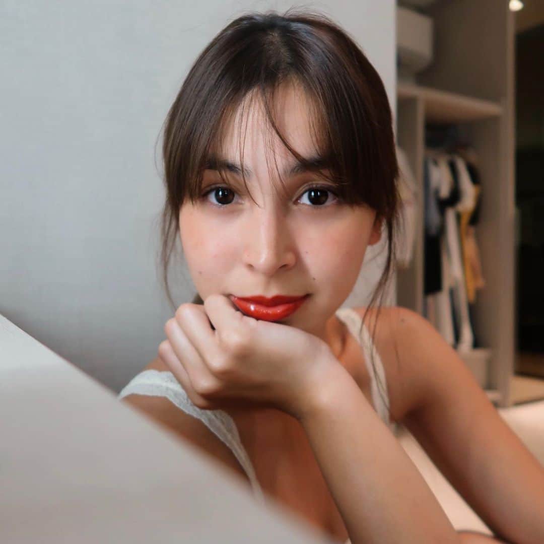 ジュリア バレットのインスタグラム：「Happy Sunday! 💕」