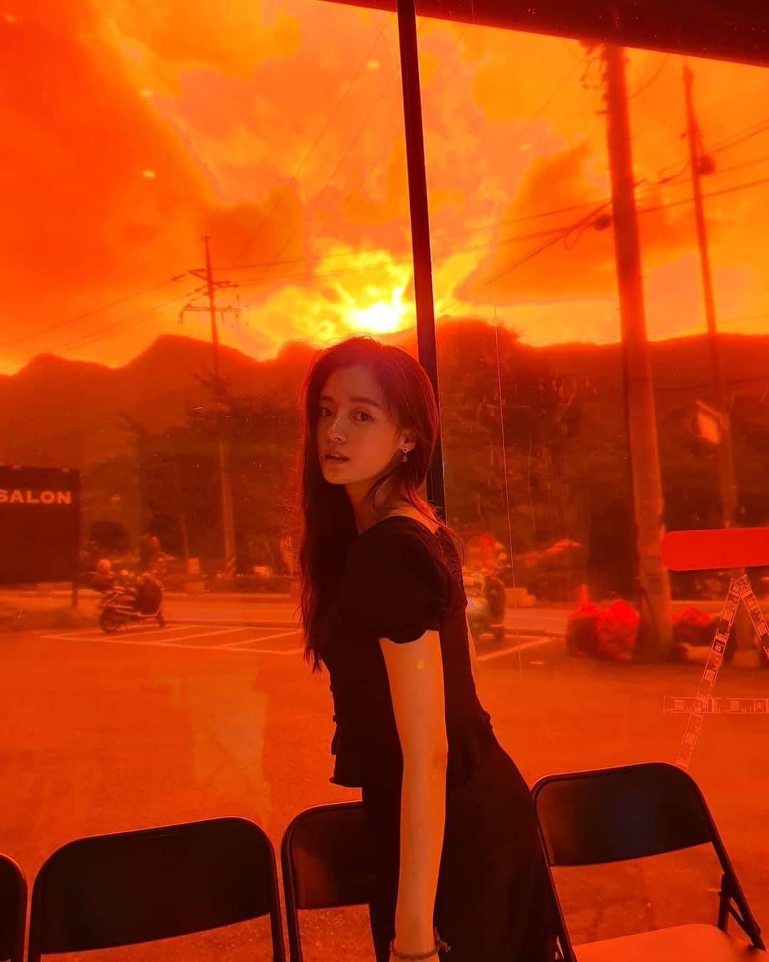 コ・ボギョルのインスタグラム：「오늘도 날씨가 좋네요 😄⚘ 좋은 하루 되세요   #오늘아님주의🚫 #nofilter」