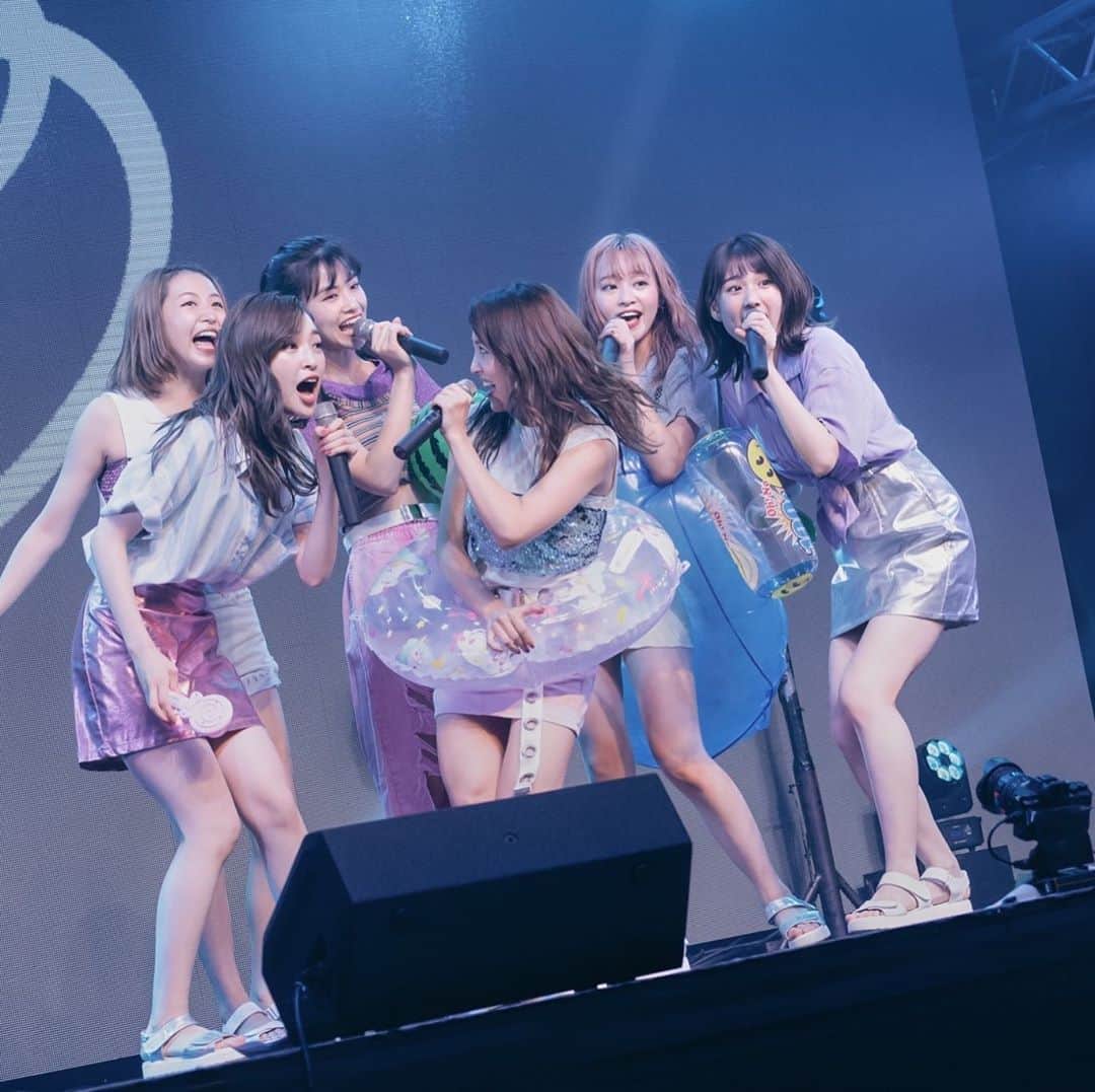 東京パフォーマンスドールのインスタグラム：「ダンスサミット2020﻿  ～NO LIVE, NO TPD.～ Ver.2.0﻿ ﻿ 久しぶりの衣装で﻿ 久しぶりの楽曲も披露しました♡﻿ ﻿ 只今見逃し配信も実施中なので﻿ ぜひ、写真だけでなくパフォーマンスするメンバーも堪能してくださいね♪﻿ ﻿ ﻿ ▽見逃し配信﻿ https://stagecrowd.live/s/live048/?ima=1057﻿ ﻿ ▽クイズ企画も実施中！﻿ https://tpd-web.com/sp/news.html#ns14258﻿ ﻿ 🄿🄷🄾🅃🄾﻿ Jumpei Yamada(J.Y.P.O.)﻿ ﻿ #TPD2020﻿ #東京パフォーマンスドール﻿ #tokyoperformancedoll﻿ #無観客ライブ﻿ #オンラインライブ﻿ #見逃し配信﻿ #idol﻿ #高嶋菜七 ﻿ #上西星来 ﻿ #櫻井紗季 ﻿ #浜崎香帆 ﻿ #脇あかり ﻿ #橘二葉」