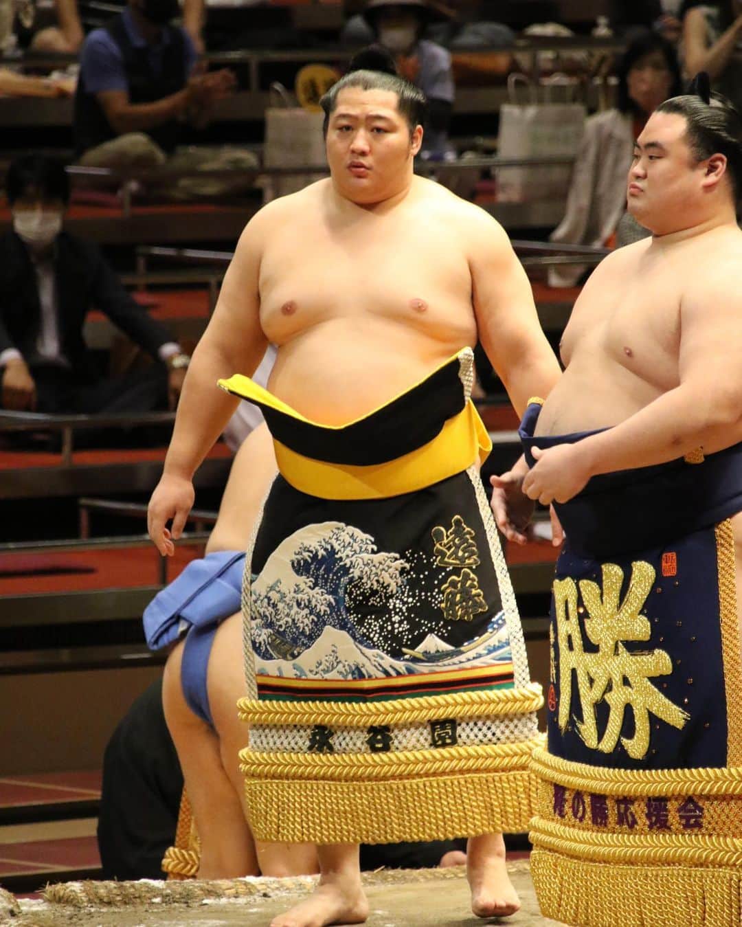日本相撲協会さんのインスタグラム写真 - (日本相撲協会Instagram)「今場所の土俵入りの様子。関取が締める化粧廻しは、関取の出身地や四股名にまつわるものなど、さまざまです。ぜひ化粧廻しにもご注目ください！  @sumokyokai  #大相撲 #sumo #相撲 #力士 #お相撲さん #スポーツの秋 #japanphoto #sumowrestlers #japanculture  #九月場所 #9月場所 #秋場所 #九月場所全力応援 #cooljapan」9月20日 13時57分 - sumokyokai