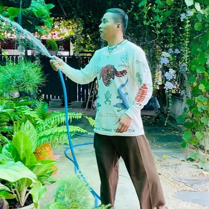 トニー・ジャーのインスタグラム：「Nature-loving is important And have a nice day.」