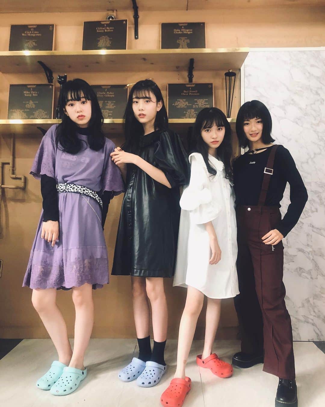 ニコ☆プチのインスタグラム：「💜🖤🤍🤎 ある日のしーふく👸 . . . #近藤藍月 #桧山ありす  #森﨑美月  #和田美羽」
