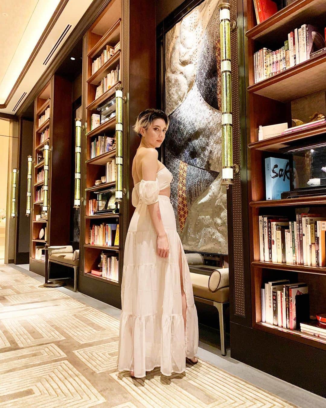 サマンサ麻里子さんのインスタグラム写真 - (サマンサ麻里子Instagram)「When you want to feel like a princess... 💛  #fourseasons #fourseasonsotemachi #library #beautyandthebeast #princessvibes」9月20日 14時34分 - samanthamariko