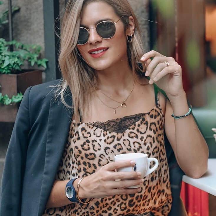 アイスウォッチさんのインスタグラム写真 - (アイスウォッチInstagram)「Don’t underestimate the power of coffee & a women with a dream ☕️⚡️ (📸 @silviaboschmunoz) #icewatch #changeyoucan #iceglam #style #city #happiness #coffee #lifestyle #women #chic #dream #goal #girlboss」9月20日 14時56分 - icewatch