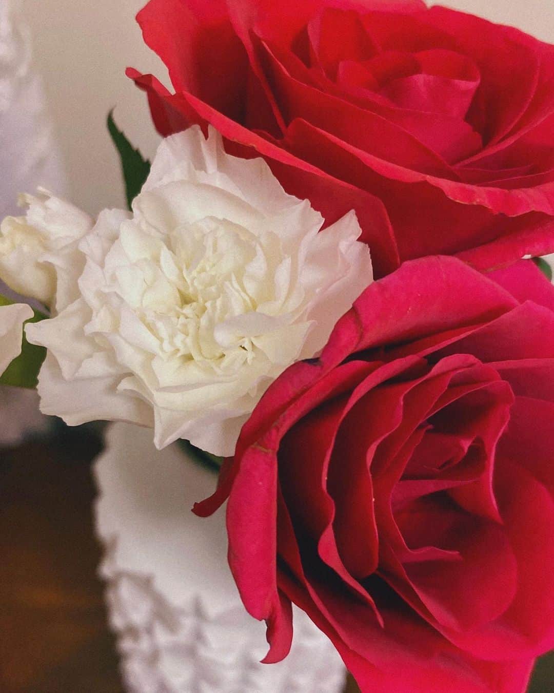 MARINのインスタグラム：「Happiness depends upon ourselves 🌹」