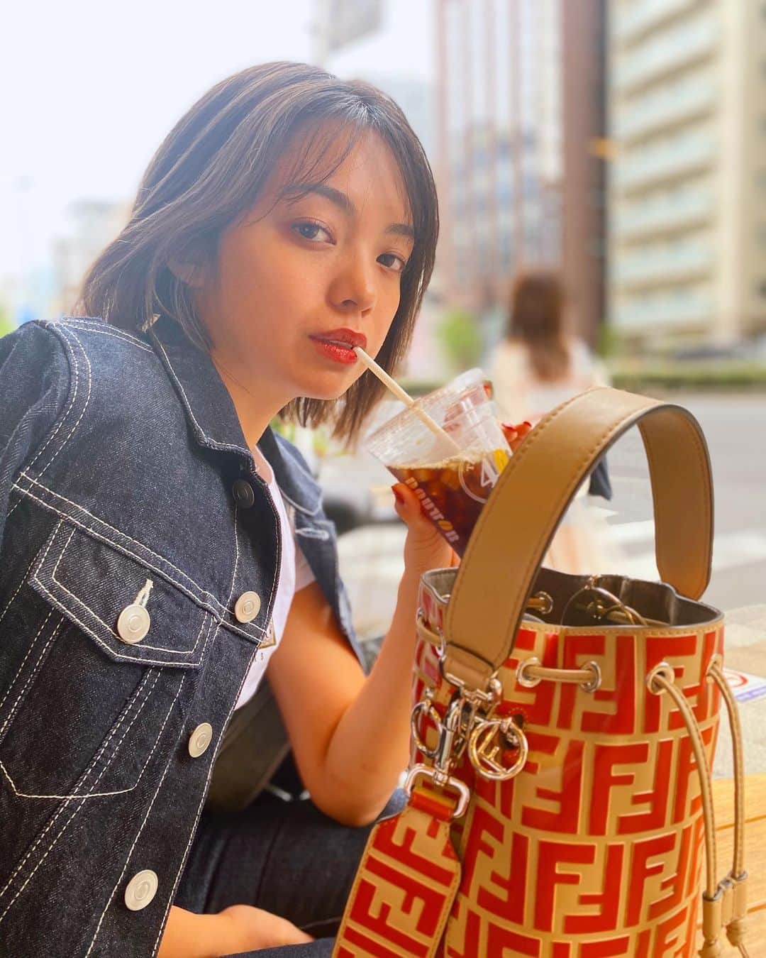 太田モニカのインスタグラム：「皆さん連休はどうお過ごしですか？☺︎❤︎ . . モニカは特に予定もなく ゆっくり過ごそうかなーっと思ってます✌︎ . . 最近はカフェで資格の勉強するのがお気に入り‼︎ 家じゃなくて何故か人がいる環境だと 集中しやすいっ笑 . . ではみなさん素敵な日曜を😜👍✨ . . #monika #monikalifestyle  #love #happy #sunday #ootd #japan #tokyo #cafestagram  . #モニカ　#モニカライフスタイル  #ドトールコーヒーめちゃ好き　 #4連休の過ごし方 #ダラダラゴロゴロ最高」