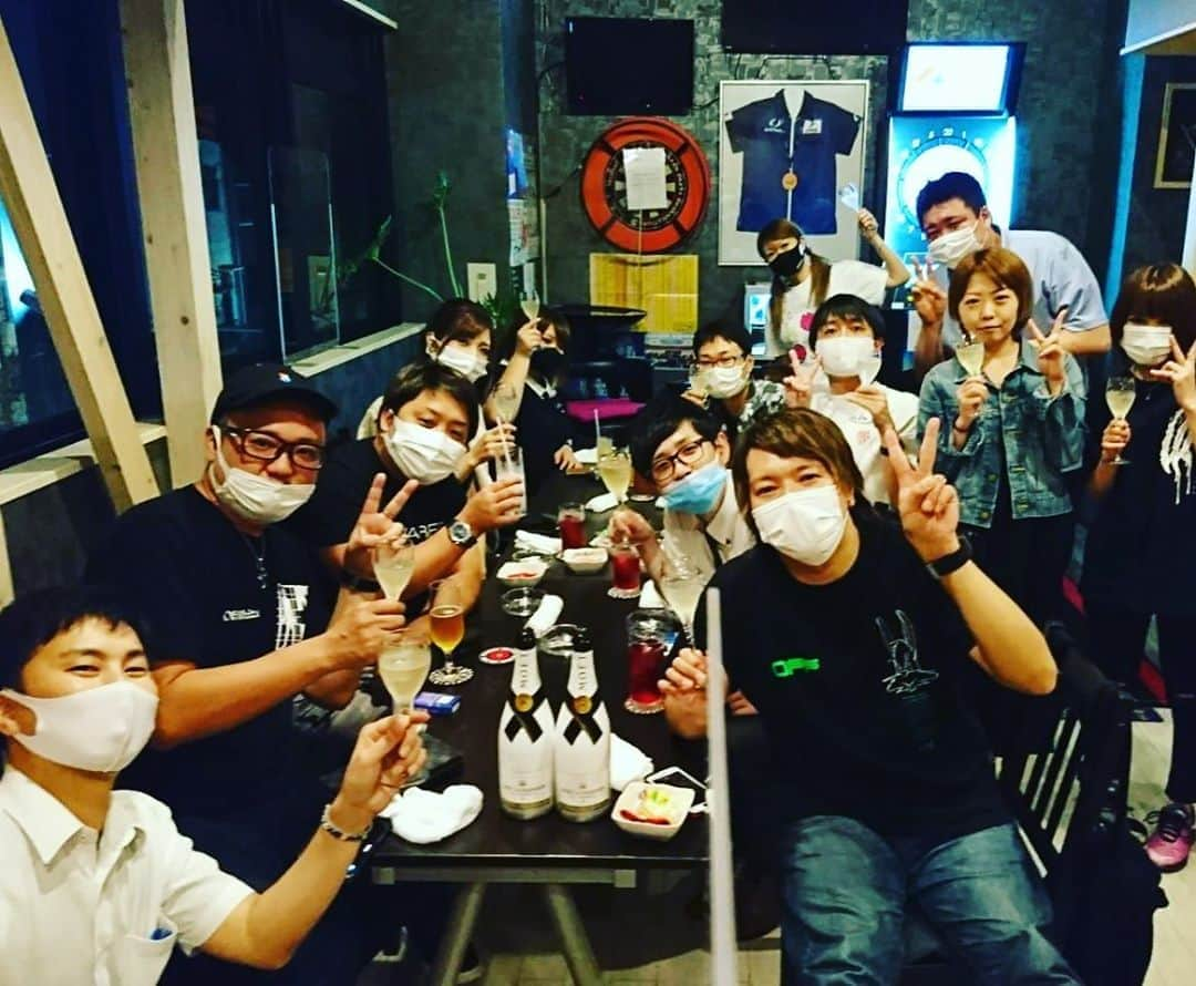 浅田斉吾さんのインスタグラム写真 - (浅田斉吾Instagram)「Cafebar Fineさん 12周年おめでとうございます！  #darts #ダーツ #ダーツプロ  #プロダーツ #浅田斉吾  #大城正樹 #柴田豊和 #cafebarfine」9月20日 15時09分 - seigo_theninja