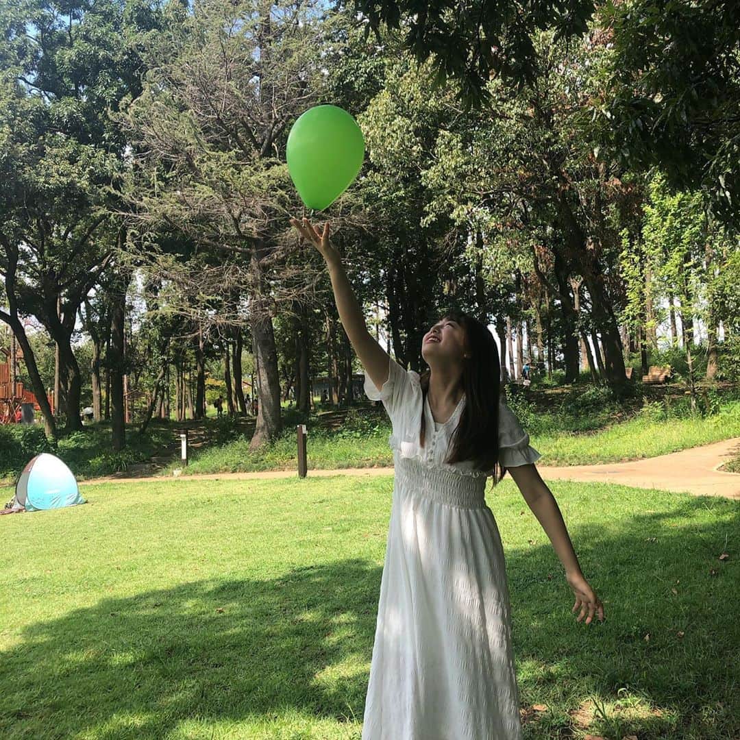 犬塚花菜子のインスタグラム：「こんにちは！ 今日は日曜日！皆さん何をしていますか？💭 私は午後から予定があったけどなくなりました😂 お仕事の方、毎日お疲れ様です！ お休みの方はゆっくり休んでくださいね🏠  さあ夕ご飯何食べようかな😚  今日のかなポチもよろしくお願いします！！🙇‍♂️  #Instagram#撮影モデル#被写体#ミスミスター#ミス桜美林#桜美林大学#ミスコン#ファイナリスト#撮影#ミクチャ #配信#投票 #ミス桜美林 #ミスミスター桜美林 #f4f#ootd#サロモ#サロンモデル#follow#followforfollowback#カメラ越しの私の世界#一眼レフ#フィルム#filmphotography#東京#カフェ巡り#白ワンピ#ワンピース#camera」