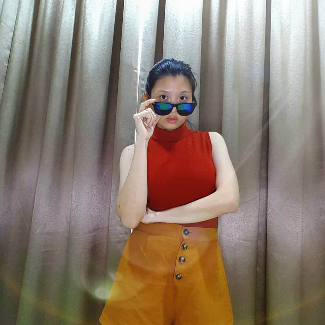 デビー・スサントのインスタグラム：「If you want the rainbow You have to deal with the rain ! 🌧🌈🌞 Happy sunday 💖」