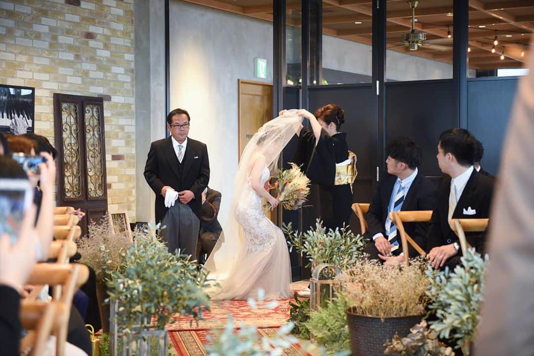 THE STYLE No.20 NEW YORK STYLE WEDDINGのインスタグラム：「2020年5月☆オープン2周年★ 口コミサイトの料理部門4年連続No.1獲得 No.20で自分たちらしい結婚式が叶う . ↓詳しくはHPをチェック↓ https://www.styles.jp/wedding/20f/ . 週末＆平日ブライダルフェアを開催しております メッセージ or ダイレクトメールからでも予約可能 . ↓ TEL ↓ 086-234-7310 . ↓ MAIL ↓ info-thestyle@styles.jpn.com . #thestyle #wedding #bridal #party #weddingparty #weddingphoto #weddingdress#starwedding #instagood #instalike #love #style #instapic  #結婚式 #結婚 #岡山結婚式 #ウェディング #プレ花嫁 #花嫁 #テーブルコーディネート #結婚式準備 #日本中のプレ花嫁さんと繋がりたい #ウェディングドレス #ウェディングフォト #ウェディングレポ #令和婚 #令和」