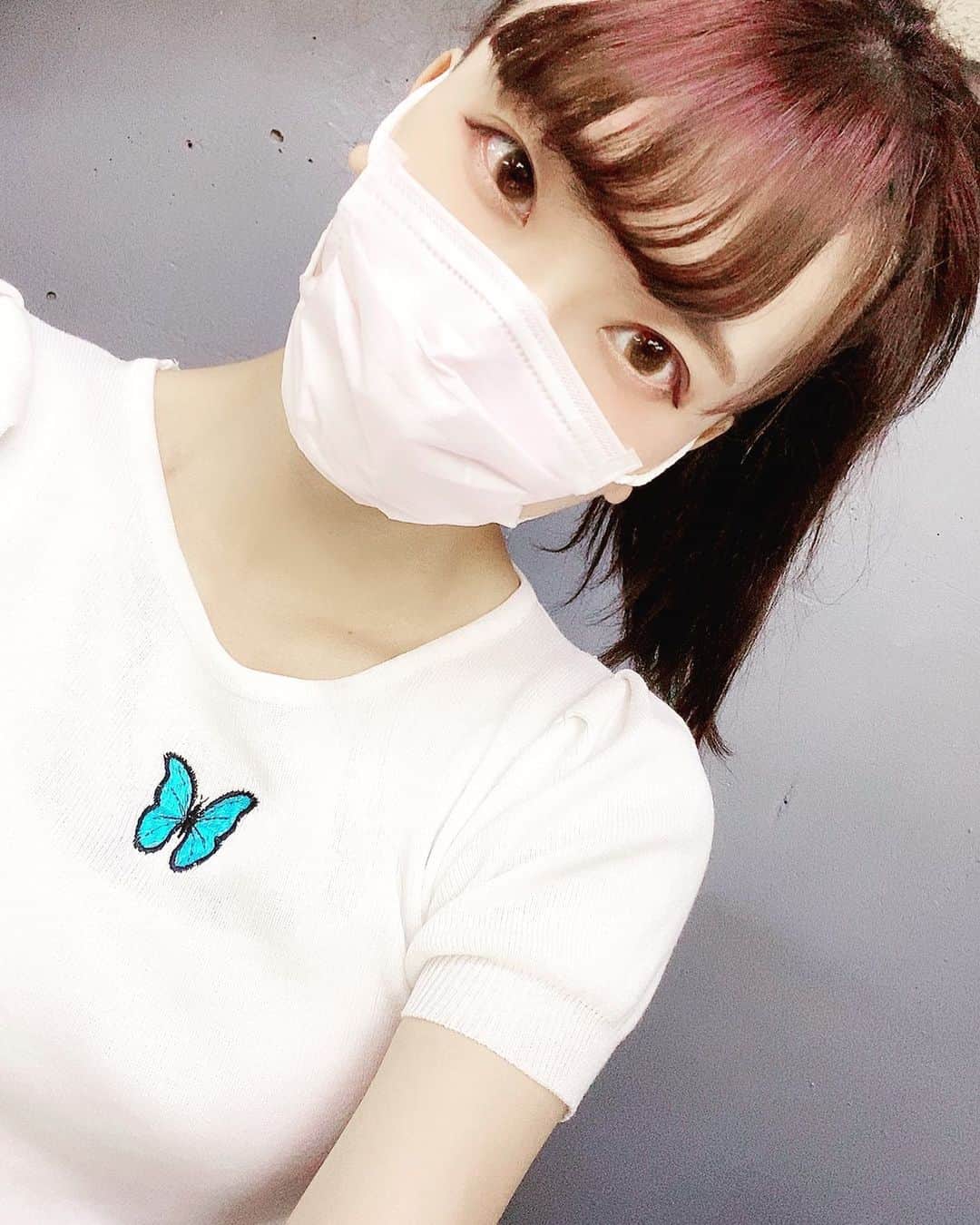 石原美沙紀のインスタグラム：「蝶々🦋#アイドル #instaportrait #撮影モデル #japanesemodel #fashion #japan #cute #model #like4like #followme #l4l #me #photo #pic #ootd #look #コスメ #メイク #美容 #ヘアアレンジ #ヘア #自撮り #selfie #セルフィー #love #girl #今日のファッション #smile #カジュアルコーデ #selca」