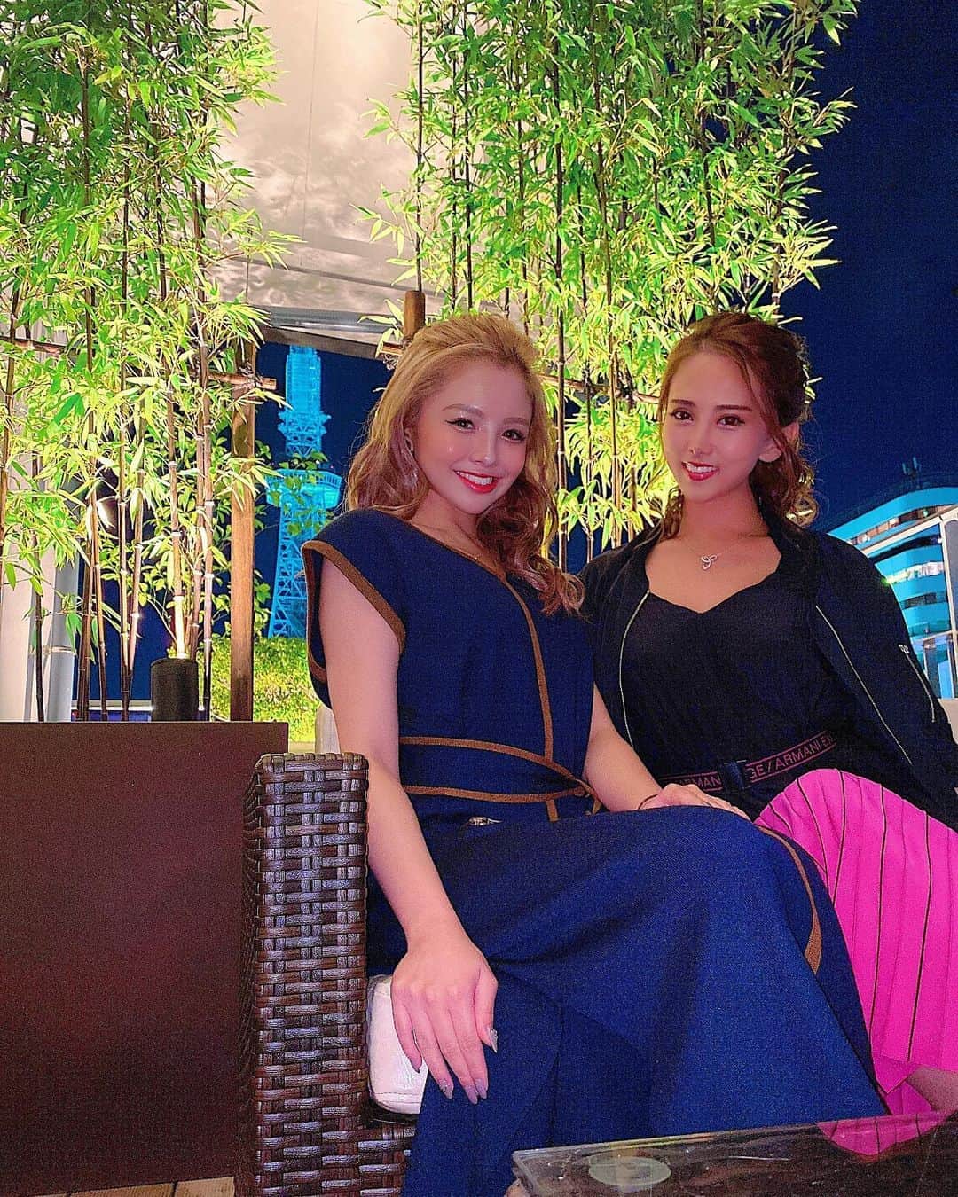 RIONAさんのインスタグラム写真 - (RIONAInstagram)「. 昨日わじゅりあと徳川苑💕 テラスが最高すぎる〜✨  秋晴れが気持ち良すぎて🥰 お出かけしたい😝  #徳川苑#名古屋ディナー#焼肉#久屋大通 #prettywoman#pwりおな#showtime#sexy #dance#party#event#dancer #follow#followme#l4l#l4f#Japanesegirl #キャスト募集#ダンサー募集 #名古屋キャバクラ#すすきの#六本木#北新地#中洲」9月20日 15時49分 - riona_bestita
