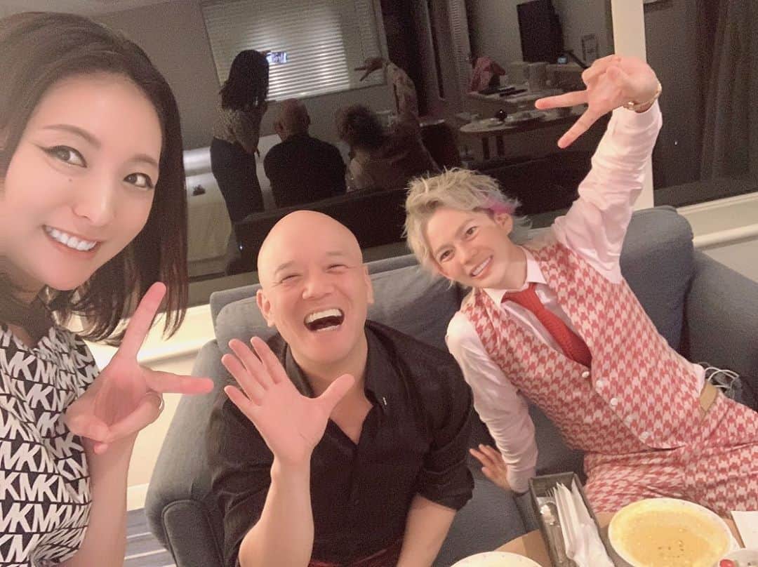 のインスタグラム：「レベルの高い環境に飛び込むこと﻿ それが成長のコツ﻿ ﻿ 人は、自分一人で﻿ 自分を成長させられるほど﻿ 優秀な生き物ではない﻿ 居心地の良さでは成長も成功もない﻿ 時として置かれている環境によって﻿ 自分で勝手に限界を作ってしまうことがある﻿ ﻿ 一歩踏み出せない人は﻿ 踏み出してる人のそばにいけばいい﻿ 挑戦してる人は挑戦者に優しい﻿ ﻿ #鴨頭嘉人 ﻿ #職業春木開﻿ #出版記念講演﻿ #宮崎」