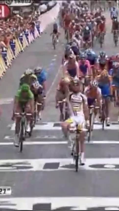 マーク・カヴェンディッシュのインスタグラム：「2010 Paris Champs-Élysées. So @letourdefrance finishes today on the most spectacular boulevard in the world, with one of the most prized finish lines for any sprinter in cycling. This was the 2nd of my 4 wins there. Like Bordeaux, we were both missing @markrenshaw1 & used up many of our guys controlling the day. It was a case of “keep me as close to the front as possible to get into the last corner in the top 5”. Mick Rogers took us through the crucial part of 3-1.5km to go, the narrowest part of the course with corners and the tunnel, then Bernie Eisel once again protected me while I looked for a wheel in the last km. Cervelo seemed to be the team with most control in the final, though I remember the whole fight for the last corner being pretty chaotic. As with every year in Paris, you don’t need to save a single calorie for the next day. No more mountains. No more sprints. So you get every bit of energy you have left & leave it on those cobblestones.」