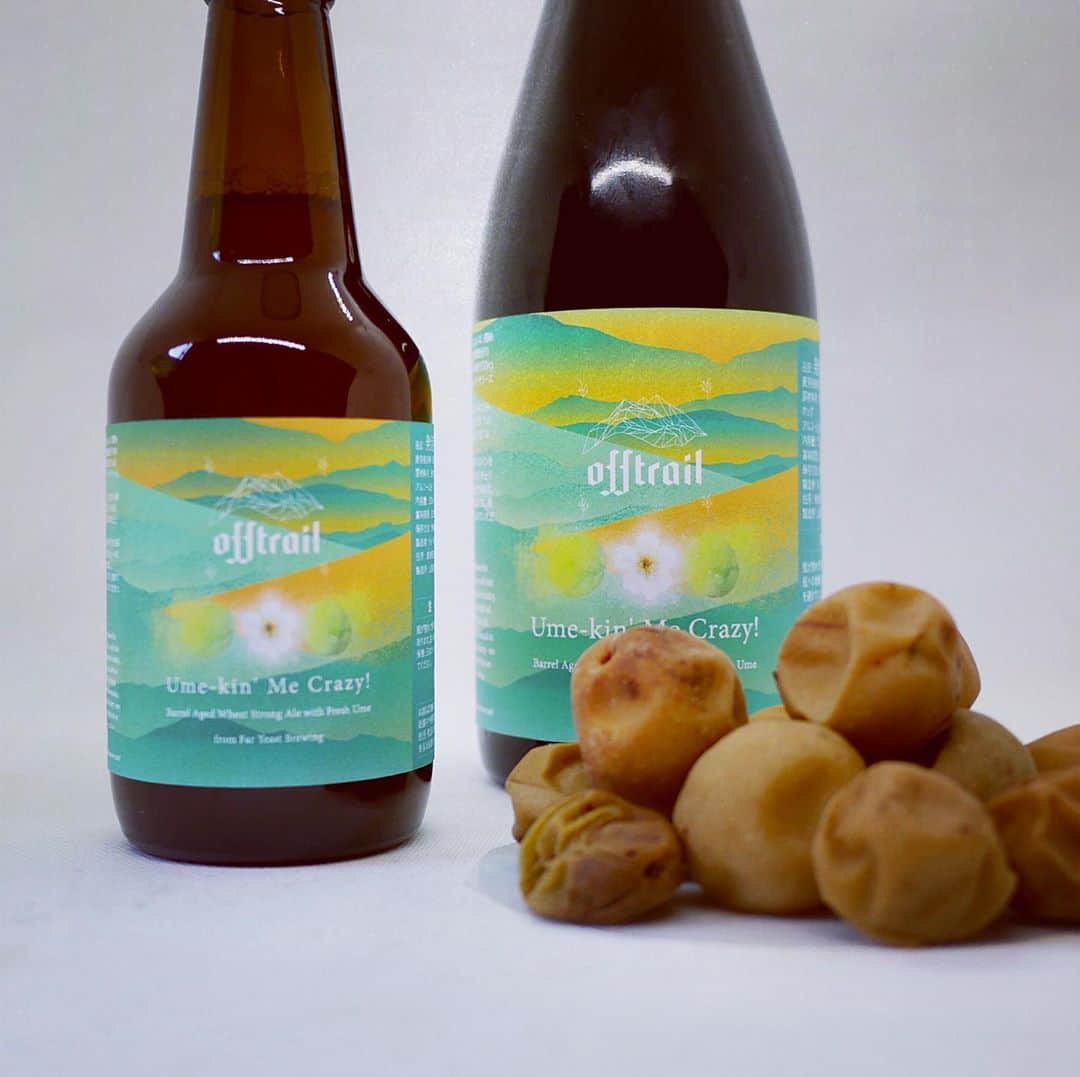 のインスタグラム：「＜UME KIN’ 飲める買える＞﻿ ﻿ 山梨応援プロジェクト第二弾﻿ Ume-kin’ Me Crazyの﻿ ﻿ 330mlボトル﻿ 10L樽﻿ ﻿ を先週出荷いたしました。﻿ ﻿ こちらの商品が飲めるお店、買えるお店は2.3枚目画像をご覧ください。﻿ ﻿ Offtrailには、Web Storeでのみ販売する750ml(大瓶)と酒販店様で販売していただいている330mlのボトルと2種類のサイズがあります。﻿ ﻿ みんなで750mlをシェアしたり、瓶内長期熟成による味の変化を楽しんだり、ご自宅で330mlをお食事に合わせたり、音楽を聴きながらゆっくり楽しんだりと、さまざまなシーンでお楽しみ下さい。﻿ ﻿ ﻿ ﻿ #offtrail﻿ #faryeastbrewing #faryeast #fyb #beer #beerpics #beerlover #beerstagram #beertography #craftbeerlife #beergeek #beerblog #craftbeergeek #ilovebeer #beerhunter #hophead #beertime #cheers #craftbeer #craftbeerlife #ビール #ビアハンター #ビアスタグラム #地ビール #クラフトビール好き #ビール好き #ビアスタグラマー #ビール愛好家 #ビール部 #クラフトビール」