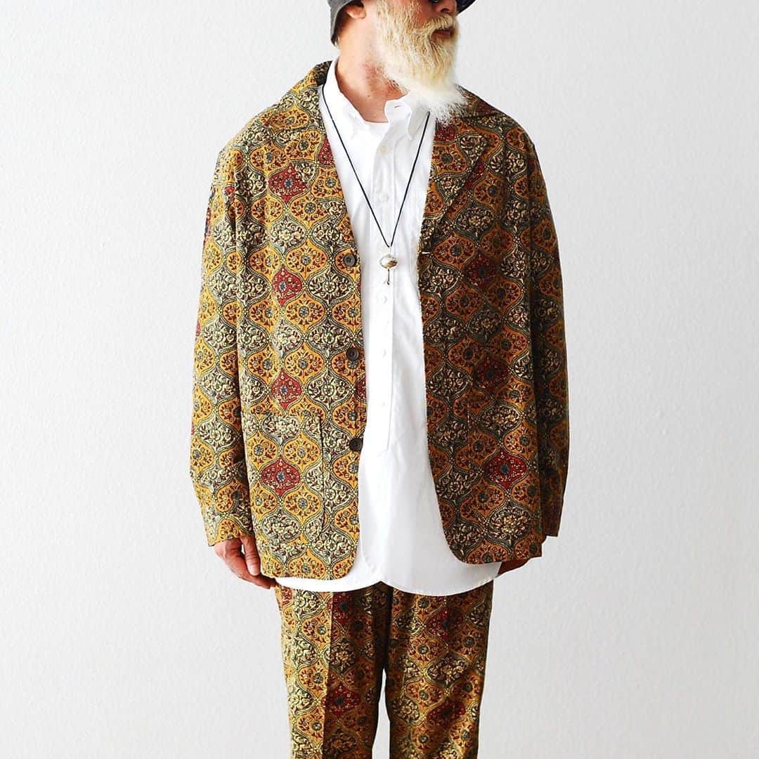 のインスタグラム：「_ South2 West8 /サウスツー ウェストエイト "Pen Jacket - batik pt." / ¥16,500- "String Slack Pant - batik pt." / ¥11,000-  _ 〈online store / @digital_mountain〉 jacket→ https://www.digital-mountain.net/shopdetail/000000012351/ pants→  https://www.digital-mountain.net/shopdetail/000000012352/  _ 【オンラインストア#DigitalMountain へのご注文】 *24時間受付 *15時までのご注文で即日発送 *1万円以上ご購入で送料無料 tel：084-973-8204 _ We can send your order overseas. Accepted payment method is by PayPal or credit card only. (AMEX is not accepted)  Ordering procedure details can be found here. >>http://www.digital-mountain.net/html/page56.html _ #NEPENTHES #South2West8 #S2W8 #サウスツーウェストエイト #ネペンテス  _ 本店：#WonderMountain  blog>> http://wm.digital-mountain.info _ 〒720-0044  広島県福山市笠岡町4-18  JR 「#福山駅」より徒歩10分 #ワンダーマウンテン #japan #hiroshima #福山 #福山市 #尾道 #倉敷 #鞆の浦 近く _ 系列店：@hacbywondermountain _」