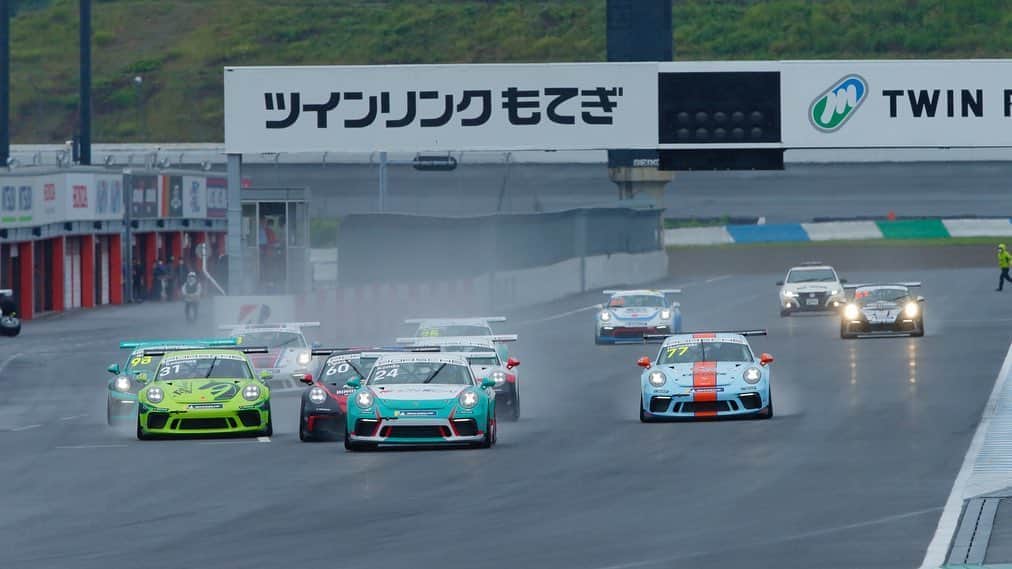 Porsche Japanさんのインスタグラム写真 - (Porsche JapanInstagram)「渋谷のMIYASHITA PARKも熱いですが、ツインリンクもてぎでは熱いレースが開催中。 ウェットコンディションの中、ポルシェ カレラカップジャパン 2020 第8戦が先ほど終了。 残すは、悪天候のためキャンセルとなった第4戦代替レースが本日16時から開催され、今シーズン最終戦となるこのレースの結果により、記念すべきPCCJ開催20周年のチャンピオンが決定します。  激戦の結果はストーリーズをチェック  #ポルシェ #Porsche #ポルシェカレラカップジャパン #PCCJ #ツインリンクもてぎ #モータースポーツ」9月20日 16時32分 - porsche_japan