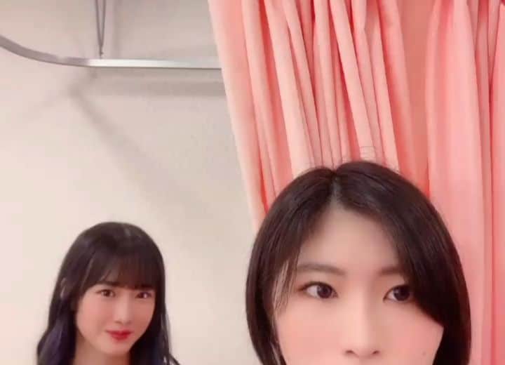 モーニング娘。'20のインスタグラム：「- . いつも仲のよい１３期wwww❤💛 . . #加賀楓 #横山玲奈 . .」