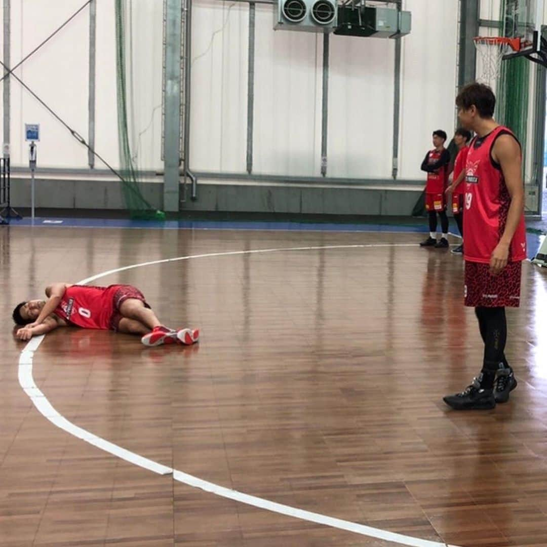 中村友也のインスタグラム：「JAPANツアー Round2 準優勝🥈 悔しい…けど楽しんでバスケ🏀できました😊 ほんまバスケできる事に感謝！ 2日間応援ありがとうございました🙇‍♂️💕  #kotophoenix #江東フェニックス #江東区 #中村友也 #柴田政勝 #下田悠介 #阿達隼人  #3x3 #3x3exe #jba3x3 #SPALDING #スポルディング」