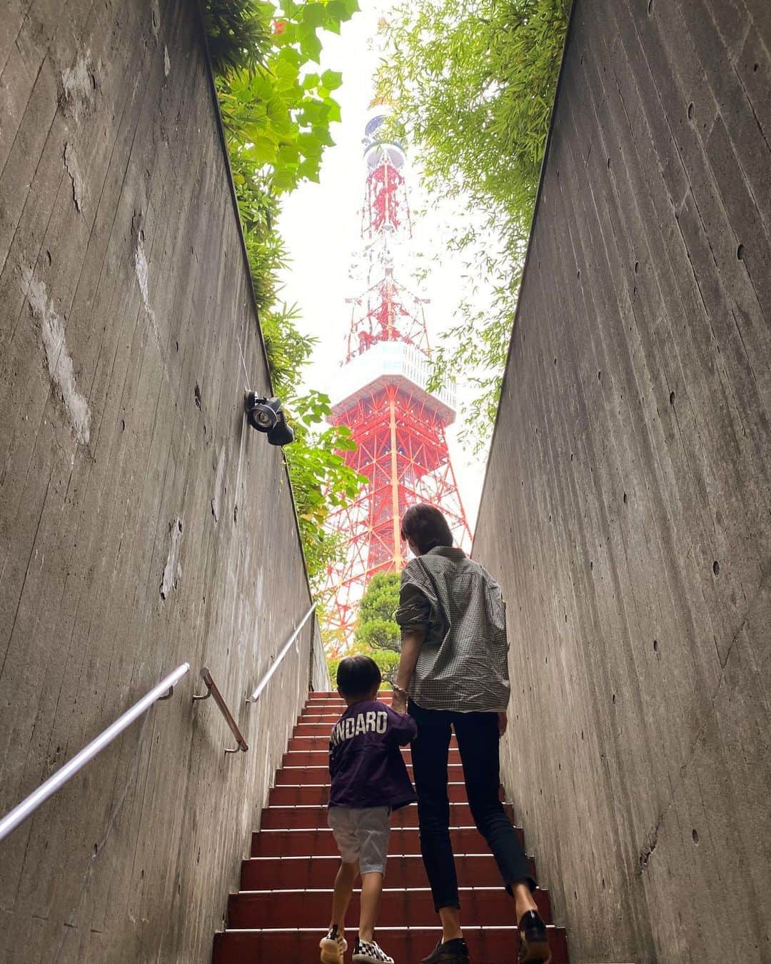 ヨンアさんのインスタグラム写真 - (ヨンアInstagram)「日本来たばっかりにホームシックがあったり寂しい時に良く一人でも行った東京タワーに今日行ってきました！息子と行ったらなんかまた新しい気分でした！やっぱり東京タワーはパワーもらえる気がする！好きだな〜東京❤️皆様は連休中どう過ごしてますか？ #東京タワー#tokyotower #love#皆んながハッピーでありますように」9月20日 22時00分 - youn1029