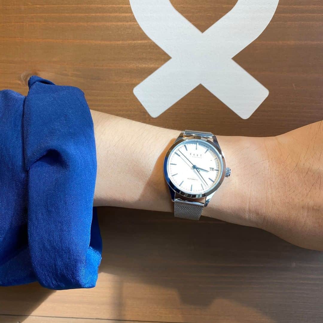 Maker's Watch Knotさんのインスタグラム写真 - (Maker's Watch KnotInstagram)「匠の手によるザラツ研磨で仕上げたケース、見た目はシンプルで美しい、どんな服装にも合わせやすく、少しフォーマルの場でも大人っぽい印象に。ご愛用頂けると嬉しいです☺︎  AT-38SVWH1 / MS-18SVSV  #腕時計 #時計好き #腕時計コーデ #ファッション時計 #ノット #日本製 #カスタマイズ #Knotwatch #makerswatchknot #madeinjapan #madeinjapanwatch #craftmanship #機械式時計 #ザラツ研磨 #表参道ギャラリーショップ #表参道 #吉祥寺」9月20日 22時00分 - makers_watch_knot