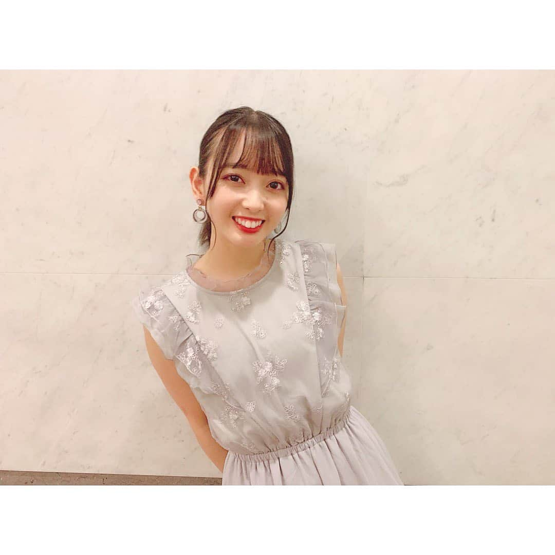 石田みなみさんのインスタグラム写真 - (石田みなみInstagram)「4th振替 オンラインお話し会 2日目🌸﻿ ありがとうございました☺️﻿ ﻿ 秋になりかけの季節ですが﻿ ギリギリセーフかな、と思って﻿ 着れてなかったThe 夏🌻の﻿ ノースリーブのワンピースを着ました🌈﻿ ﻿ でも淡い色味で大人っぽい雰囲気だったので﻿ ヘアアレンジも大人っぽく仕上げました！﻿ ﻿ #STU48 #charmingtrip #idol #アイドル﻿ #Stucharmingtrip #石田みなみ　﻿ #4th #振替 #オンライン #お話し会﻿ ﻿#majesticlegon #maje #マジェ #ノースリーブ #ワンピース #ootd #イヤリング #ヘアアレンジ #ポニーテール  #5th #シングル #思い出せる恋をしよう﻿ #6th #カップリング #ユニット #選抜﻿ #みなみをユニット選抜につれてって﻿ #石田みなみを瀬戸内の広報へ﻿」9月20日 22時00分 - ishida.minami_373