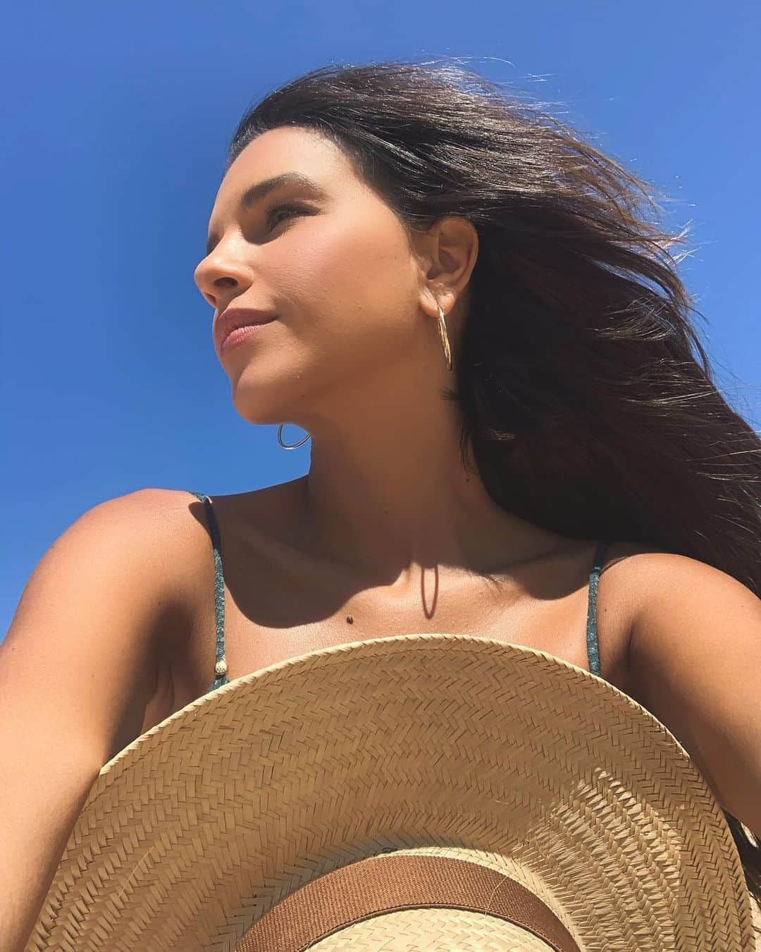 Mariana Riosのインスタグラム：「Uma cortina azul chamada céu! 💙🙏🏼 @pousadabahiabonita」