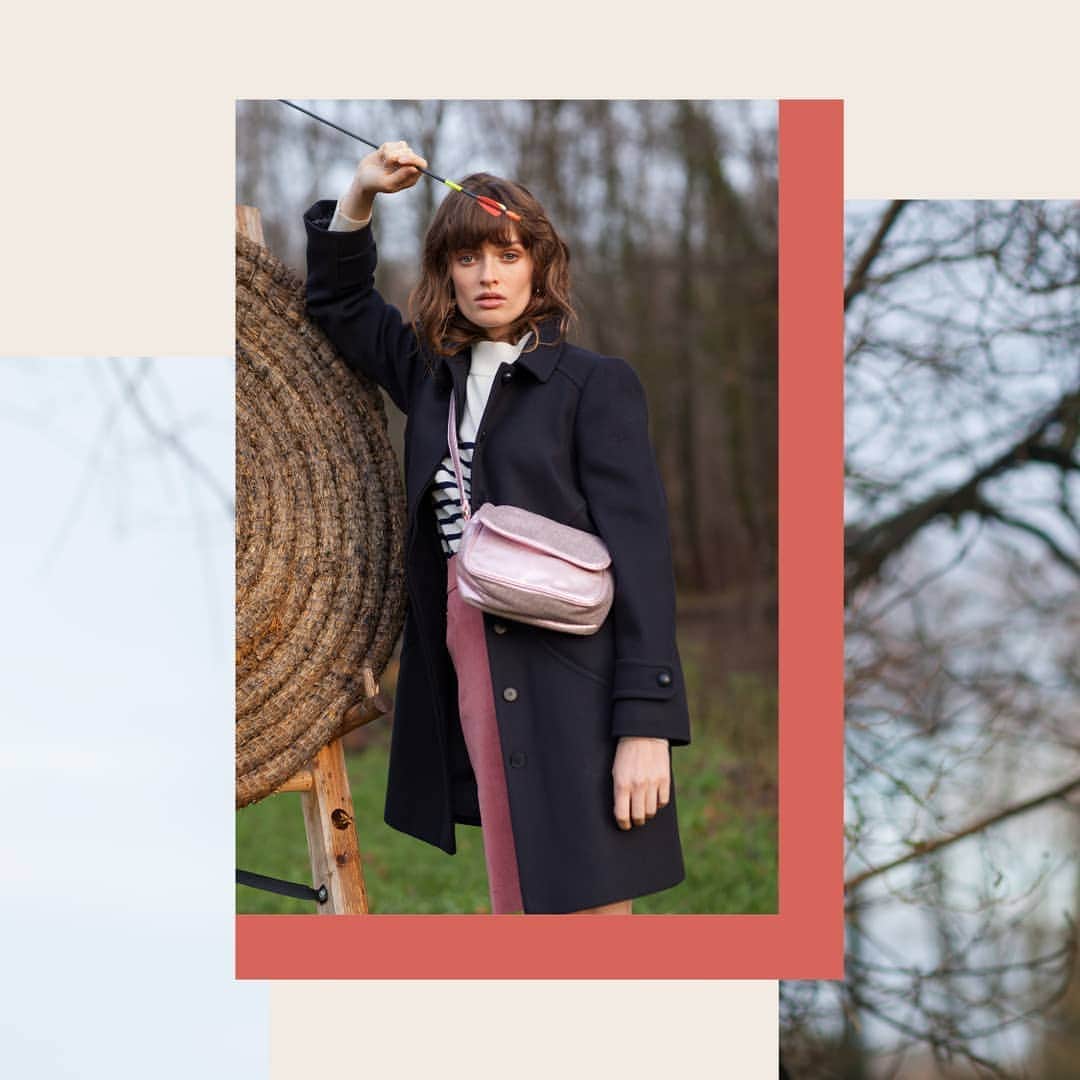 ベンシモンのインスタグラム：「Conor 💙 ​Notre petit manteau au style sixties que l'on a déjà adopté pour la rentrée !  ​On y glisse Emire, notre petit pull marinière 100% laine, juste dessous pour un look marin tout doux qui nous laisse rêver encore un peu d'été 🌊  ​🇬🇧 Conor 💙 Our elegant little coat in the sixties style that we are adopting for the new school year!  We slip on Emire, our little 100% wool sailor jumper, just underneath for a soft sailor look that will let us dream a little bit more of summer 🌊 ​#bensimon #summer #goodbyesummer」